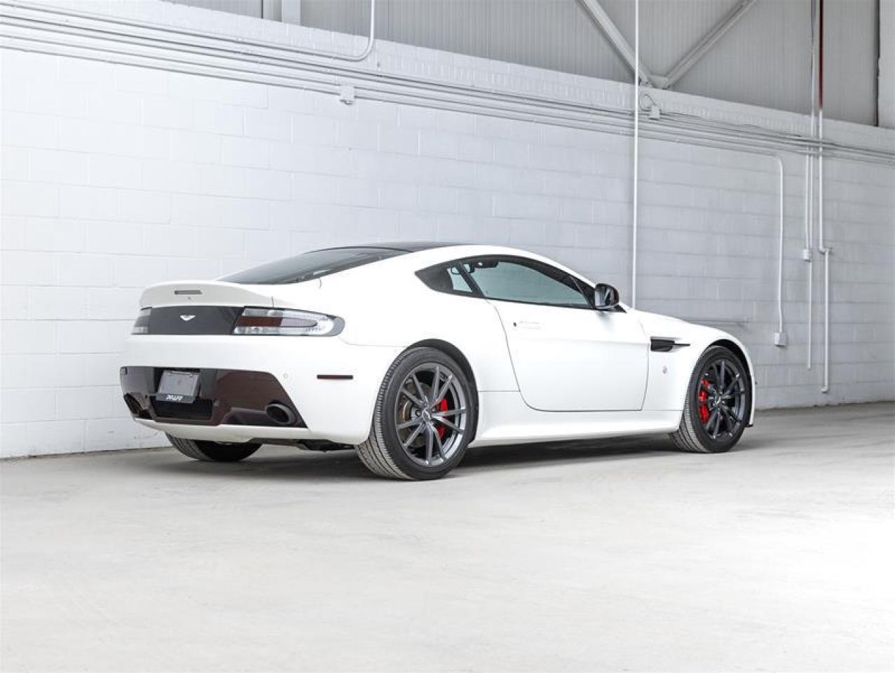2016 Aston Martin Vantage GT  Photo