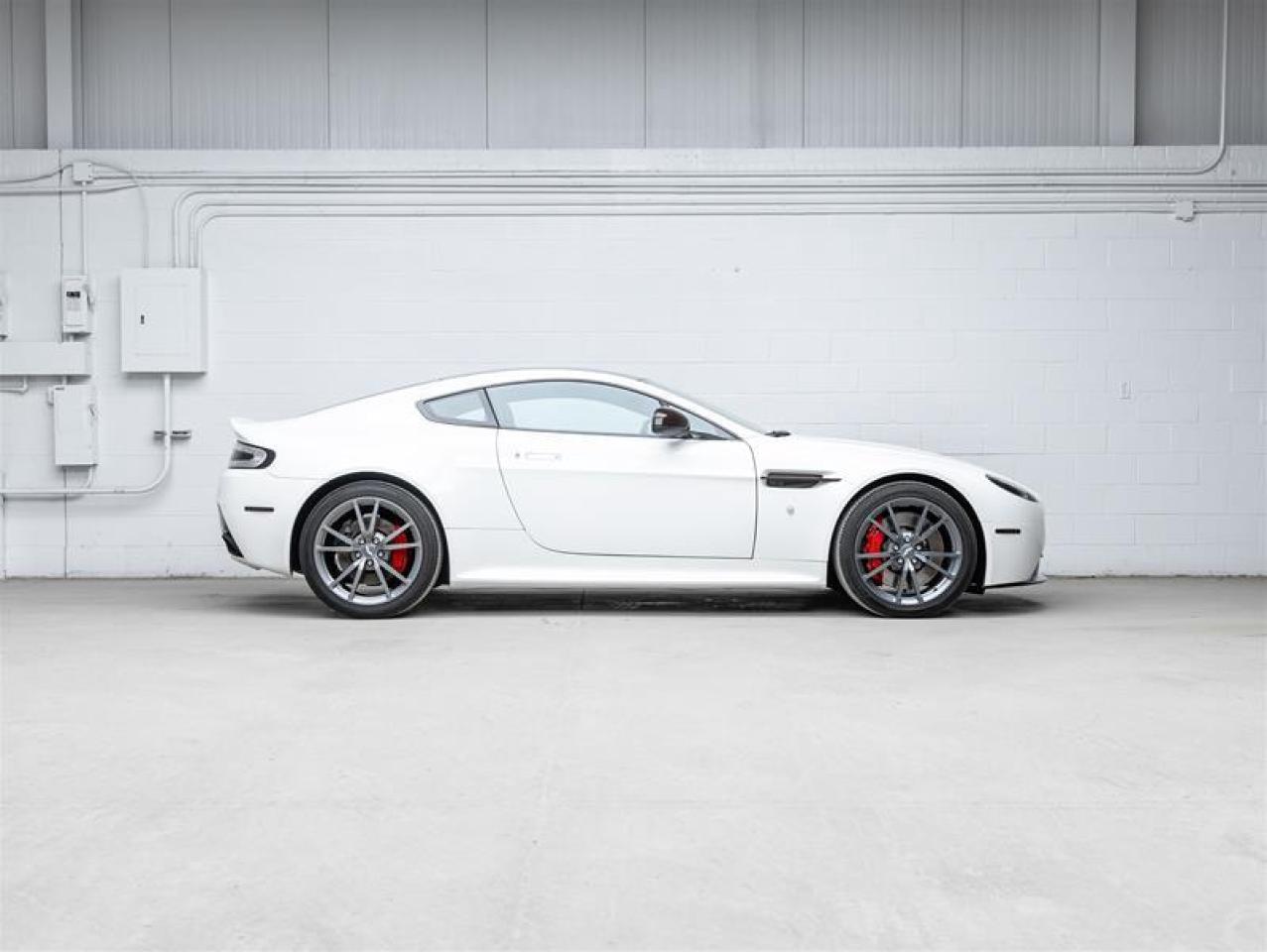 2016 Aston Martin Vantage GT  Photo