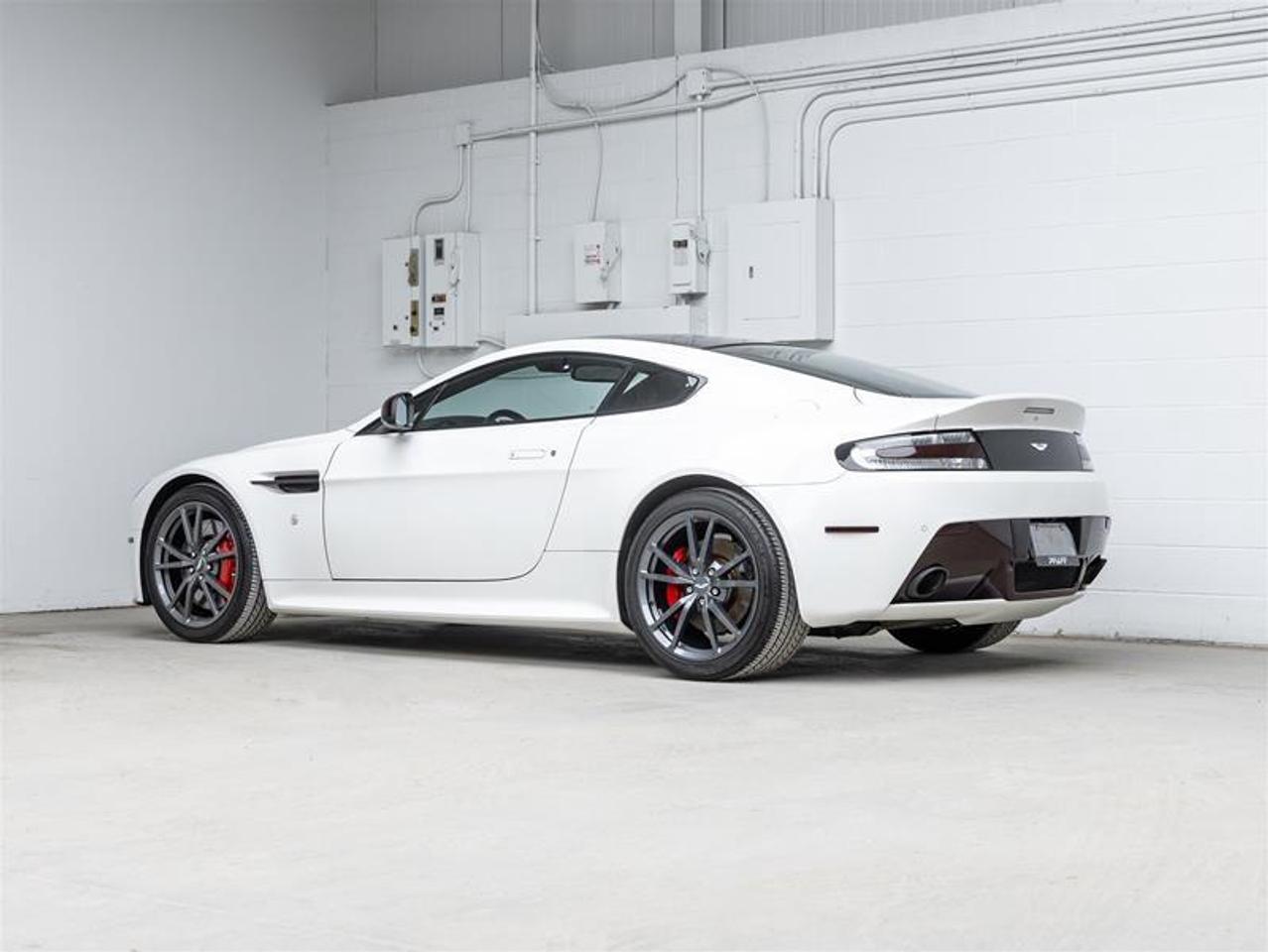 2016 Aston Martin Vantage GT  Photo
