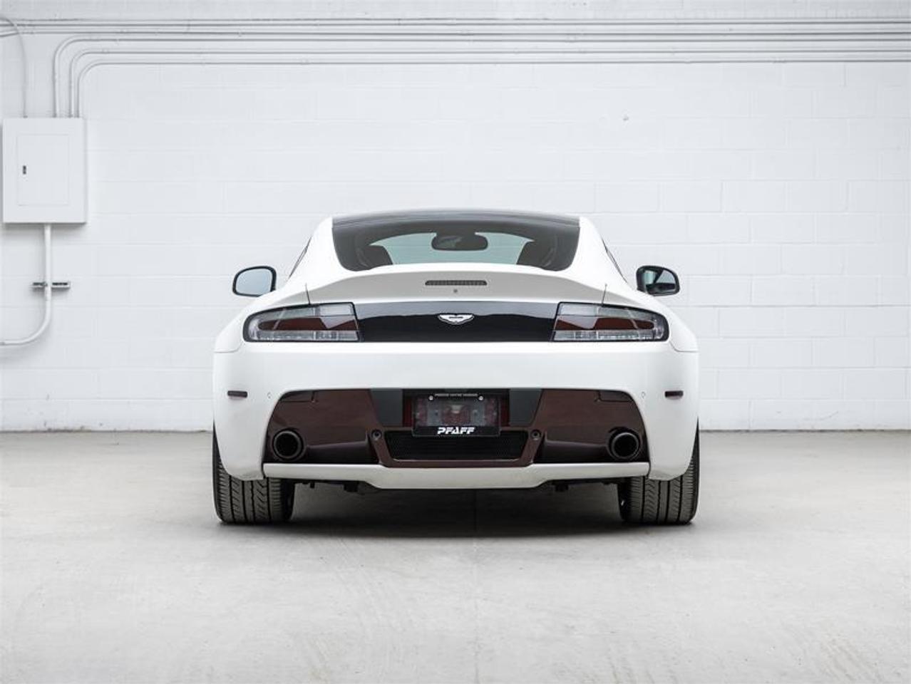 2016 Aston Martin Vantage GT  Photo