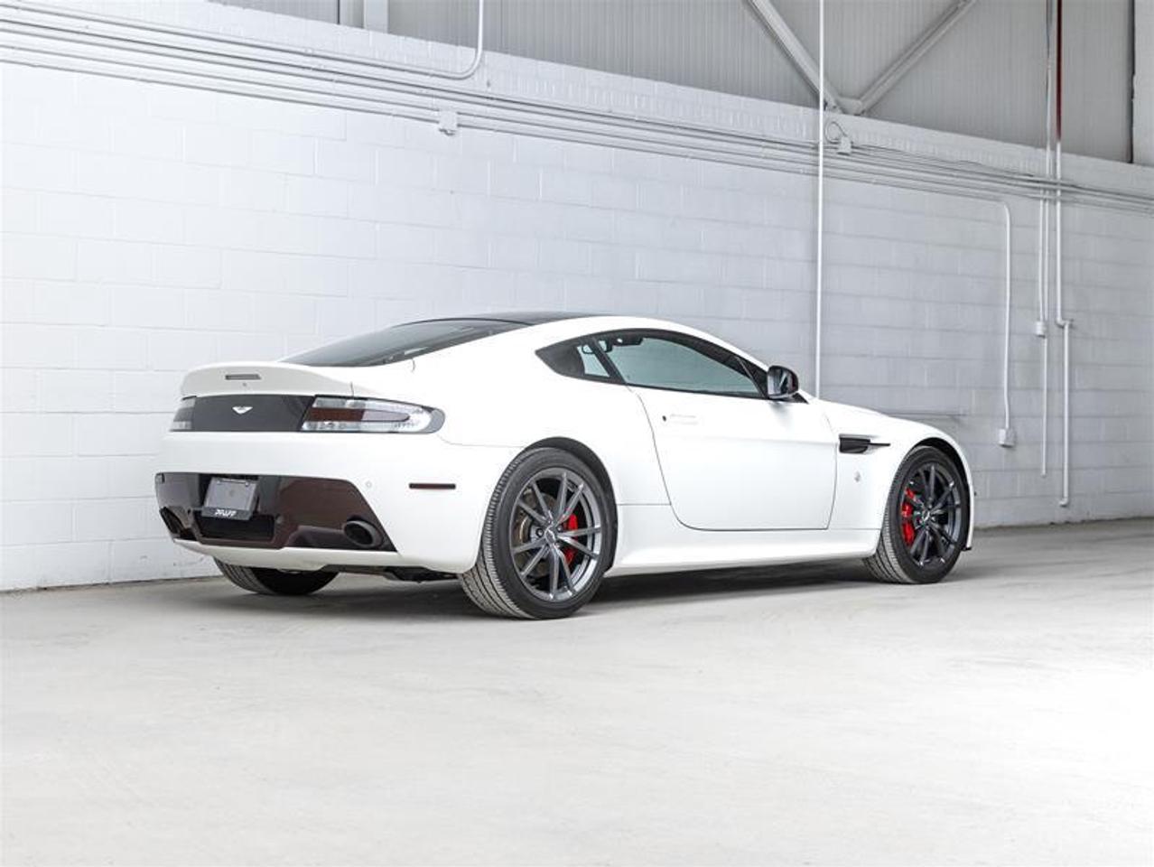 2016 Aston Martin Vantage GT  Photo