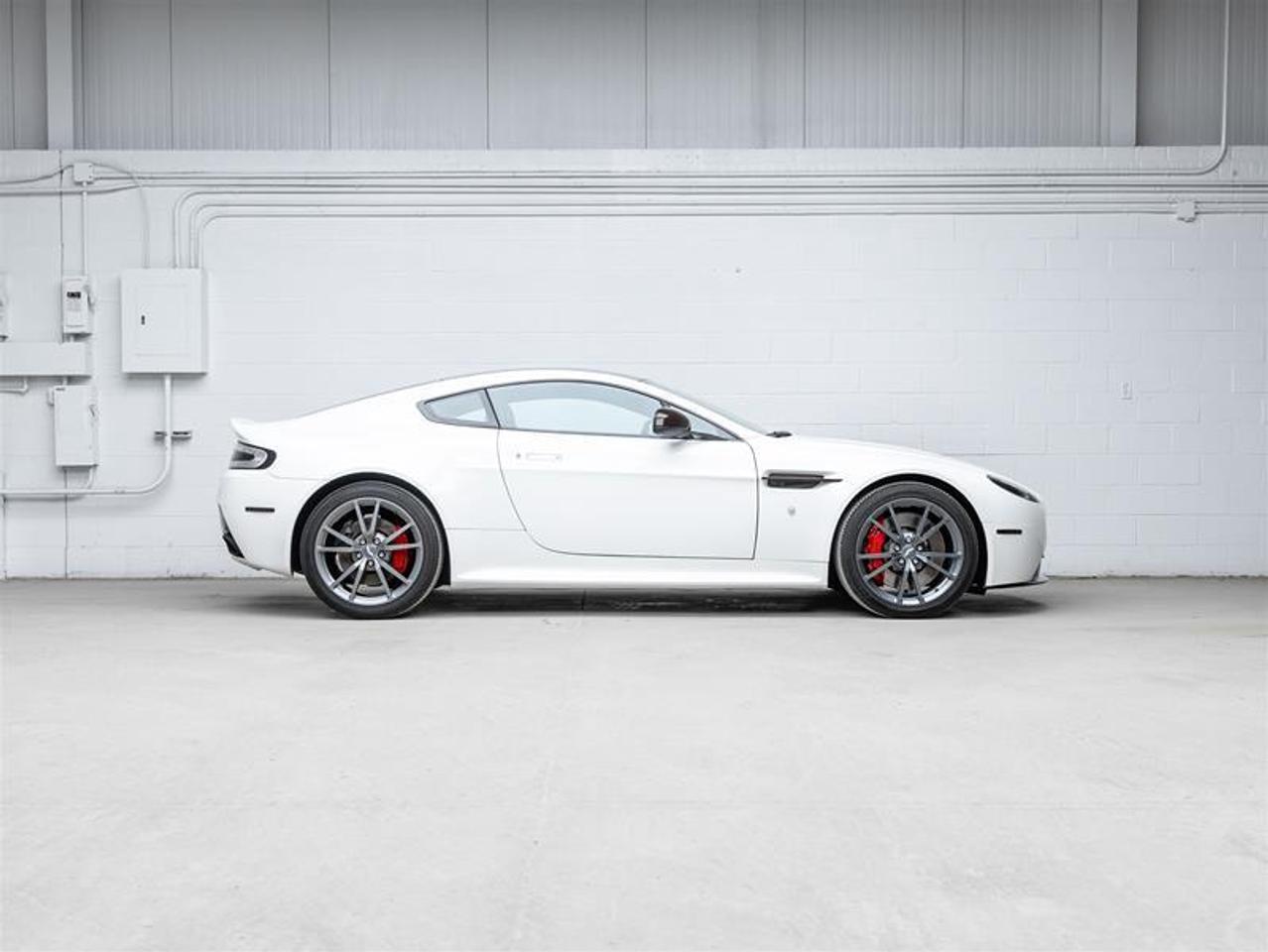 2016 Aston Martin Vantage GT  Photo