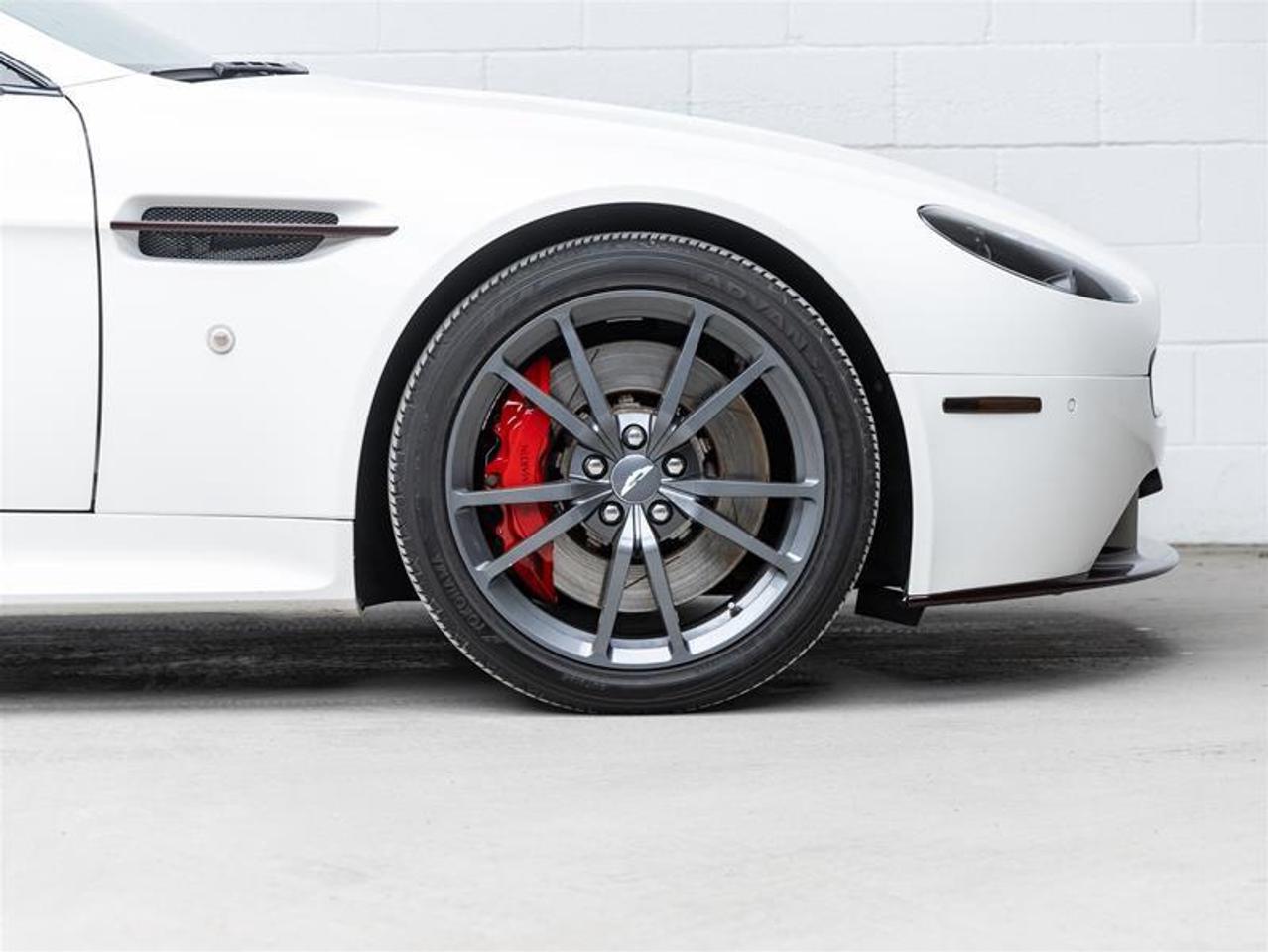 2016 Aston Martin Vantage GT  Photo