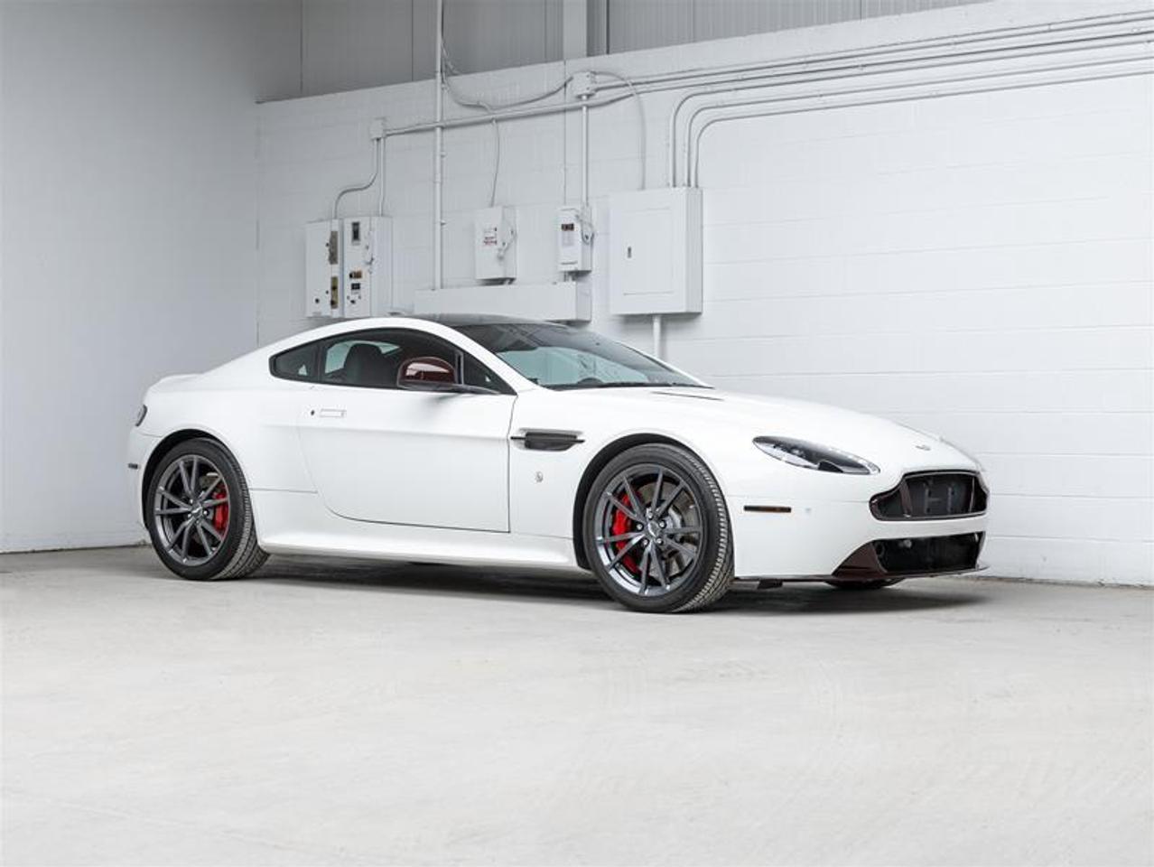 2016 Aston Martin Vantage GT  Photo