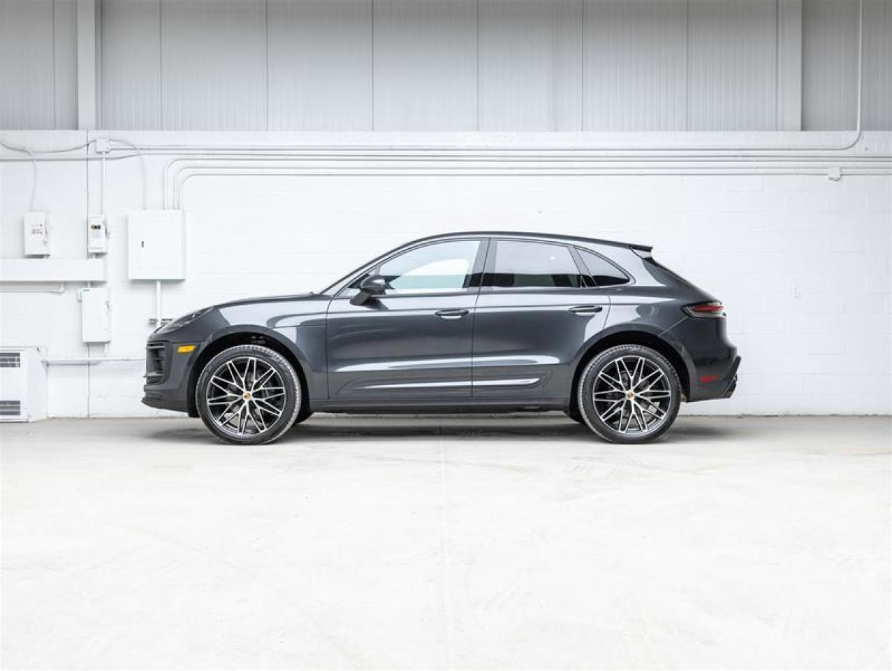 2025 Porsche Macan  Photo4