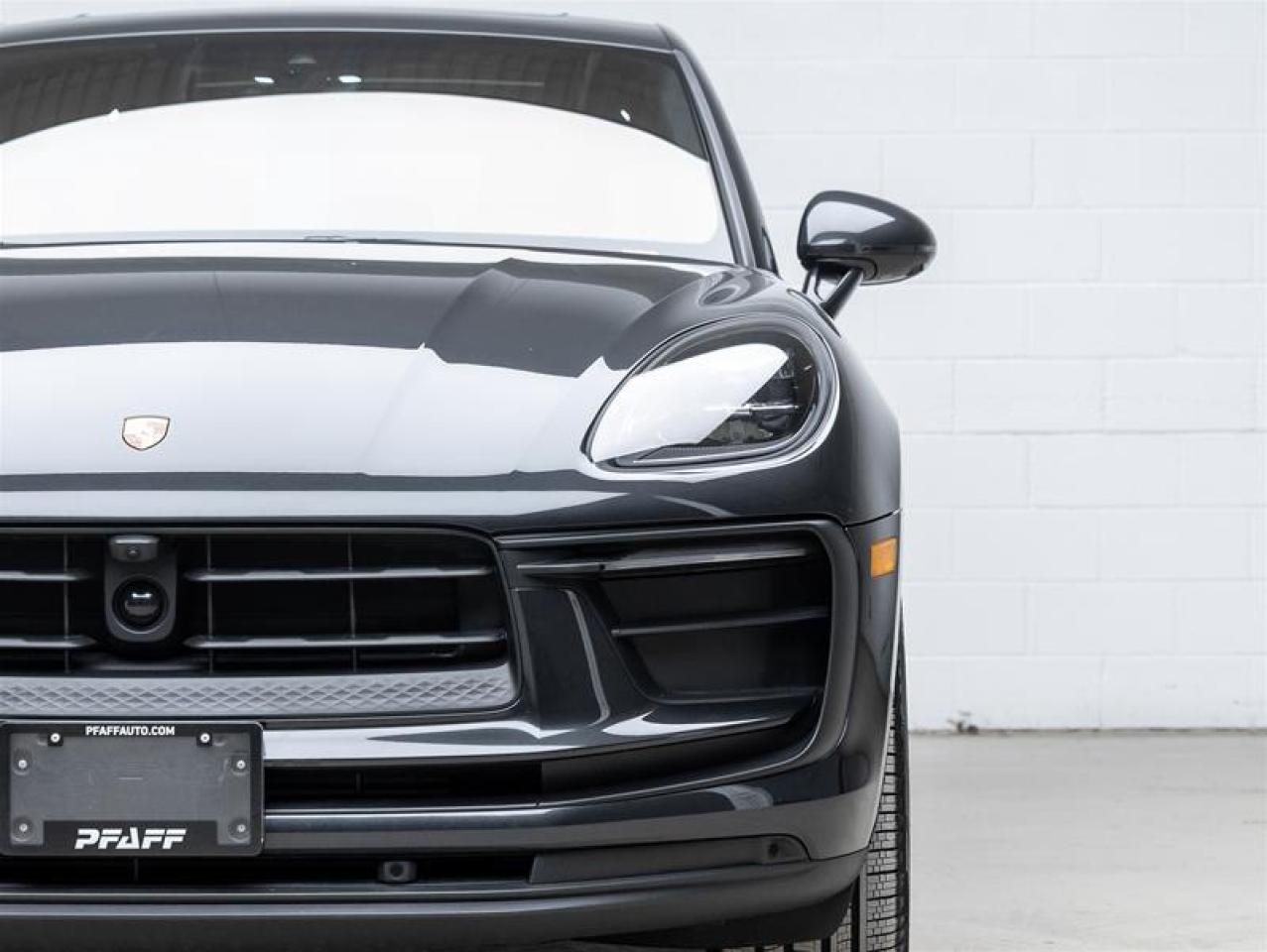 2025 Porsche Macan  Photo3