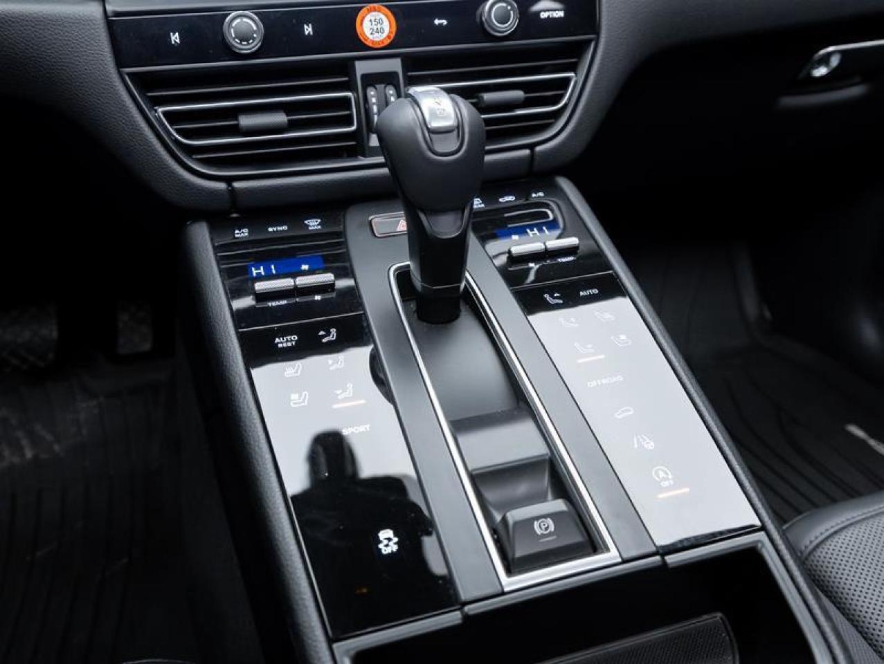 2025 Porsche Macan  Photo