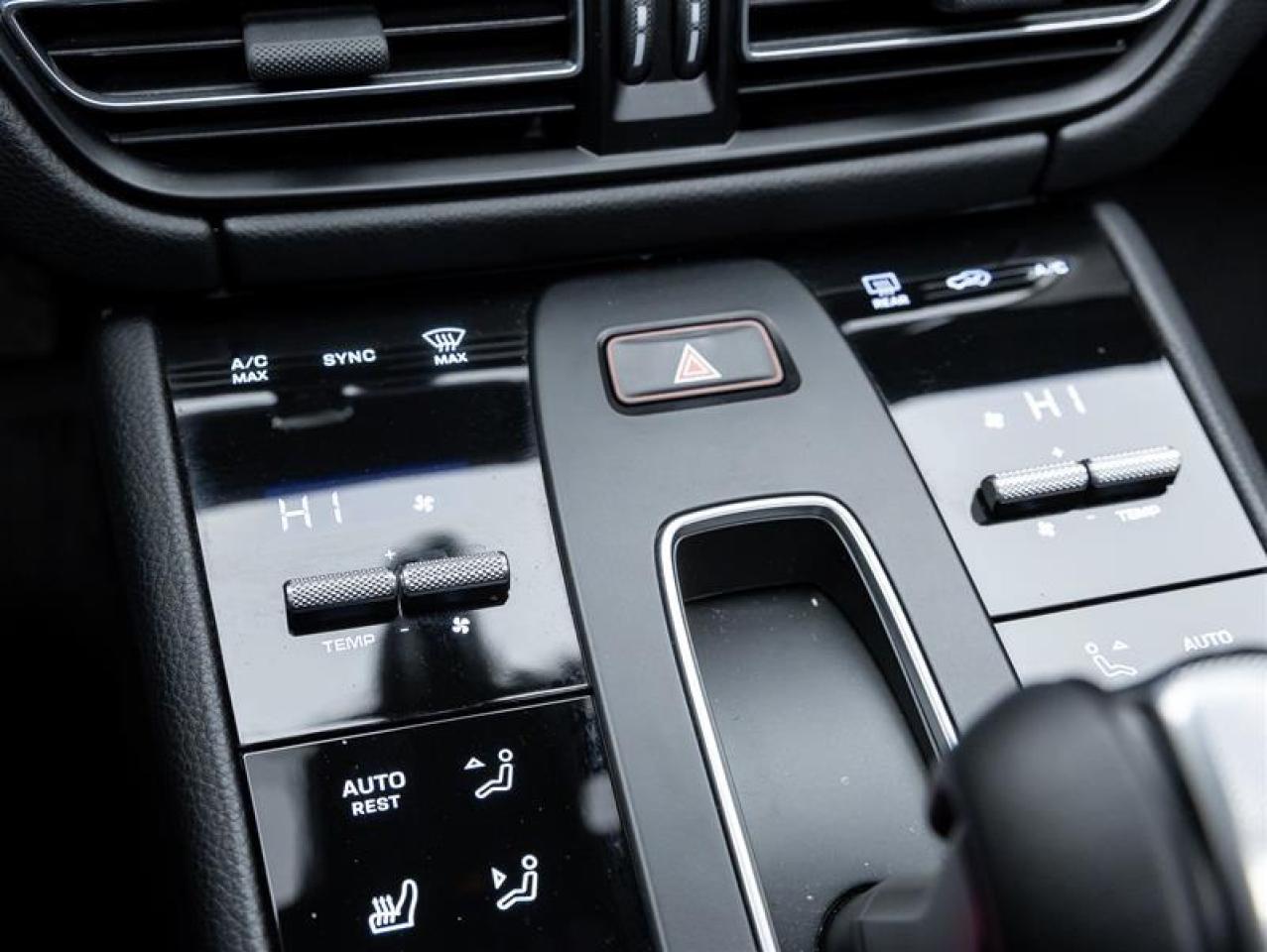 2025 Porsche Macan  Photo