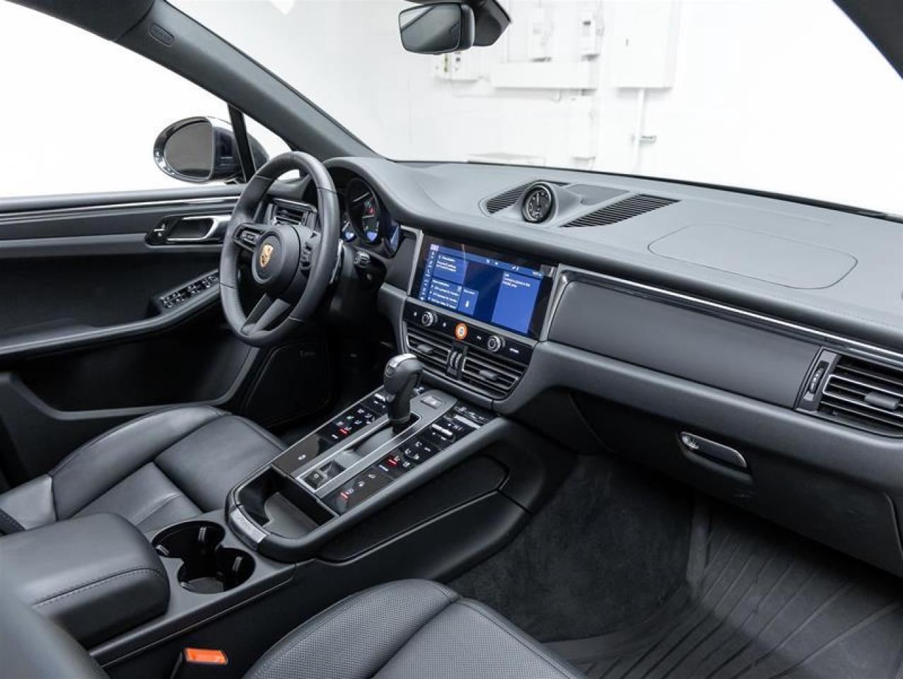 2025 Porsche Macan  Photo