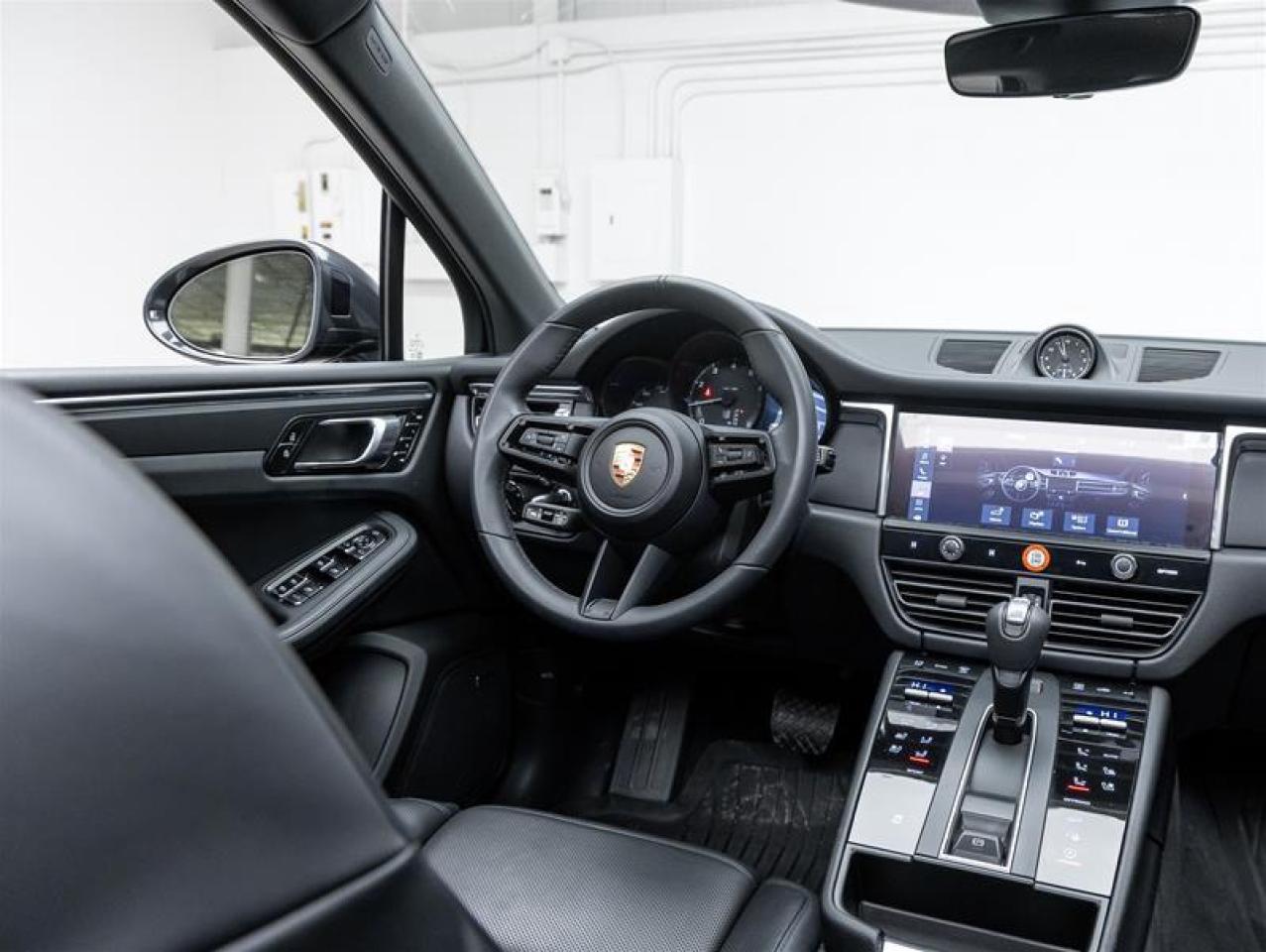 2025 Porsche Macan  Photo