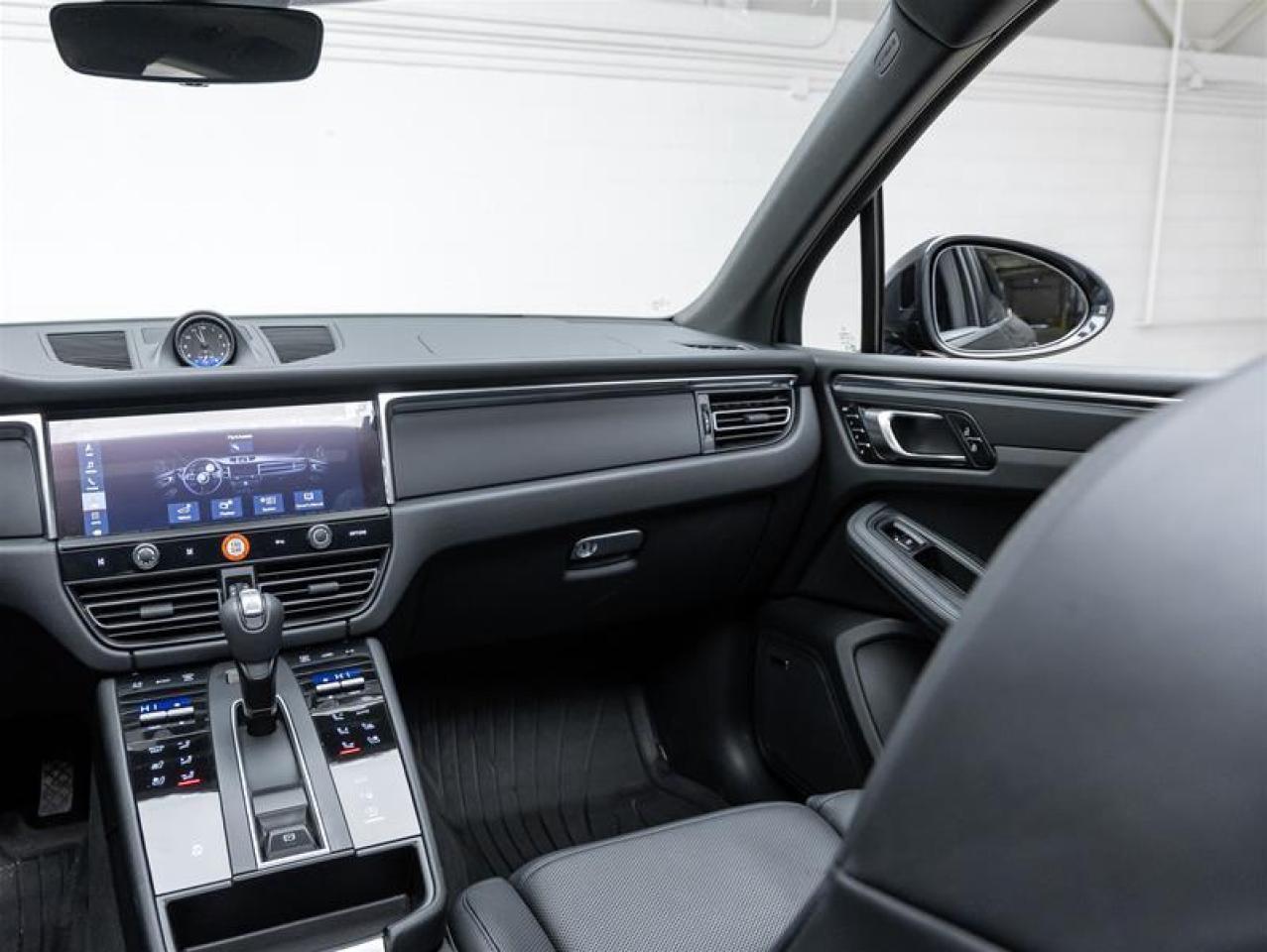 2025 Porsche Macan  Photo