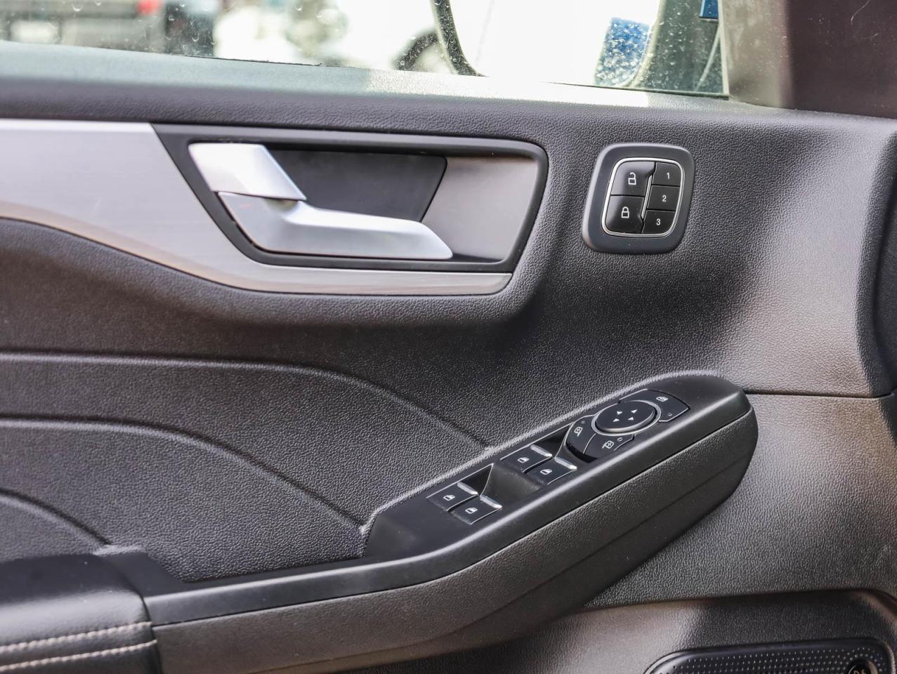 2023 Ford Escape Platinum 4dr All-Wheel Drive Photo