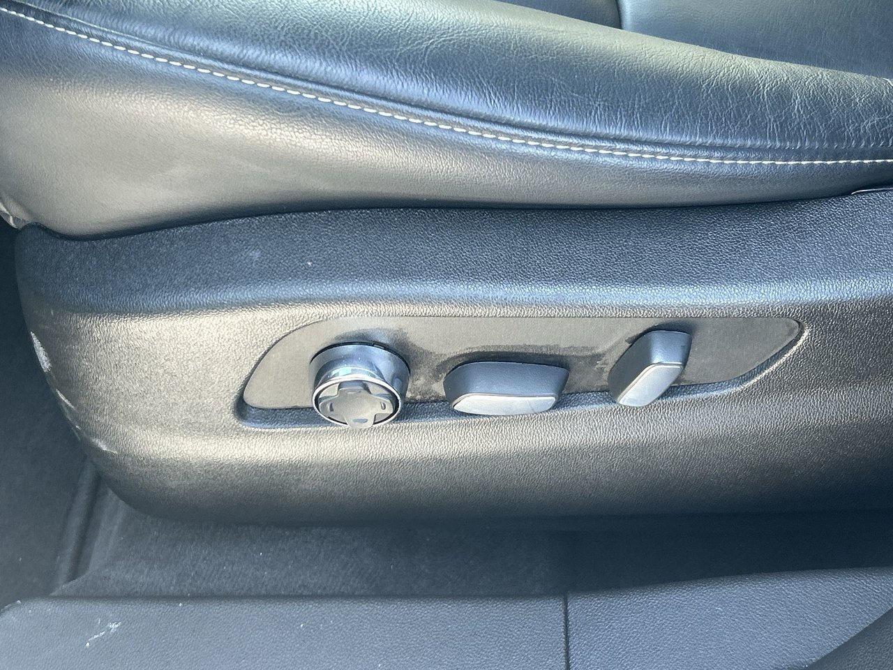 2024 Cadillac XT4 Premium Luxury Low KM Sunroof Rates from 4.99% Photo