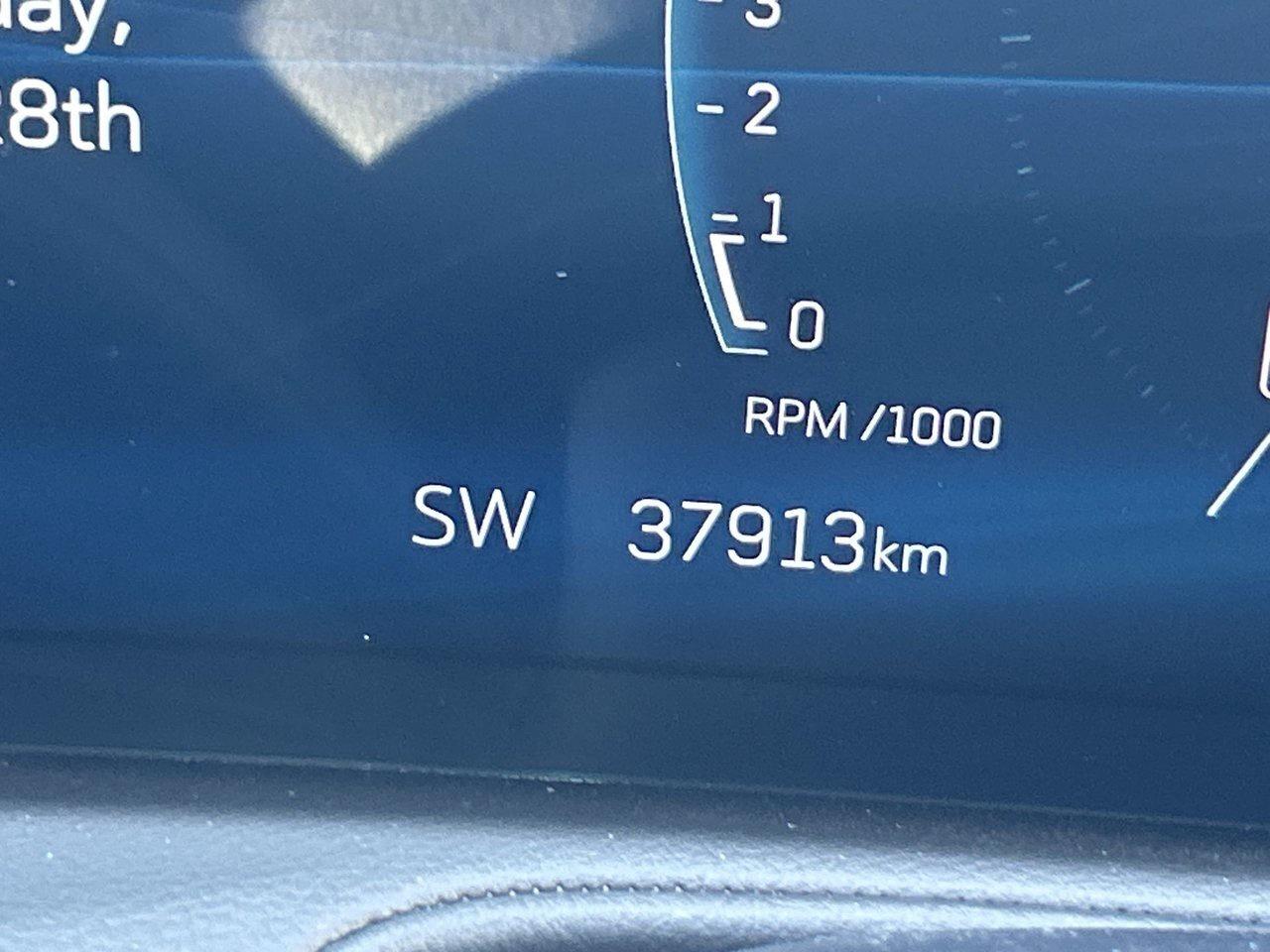 2024 Cadillac XT4 Premium Luxury Low KM Sunroof Rates from 4.99% Photo