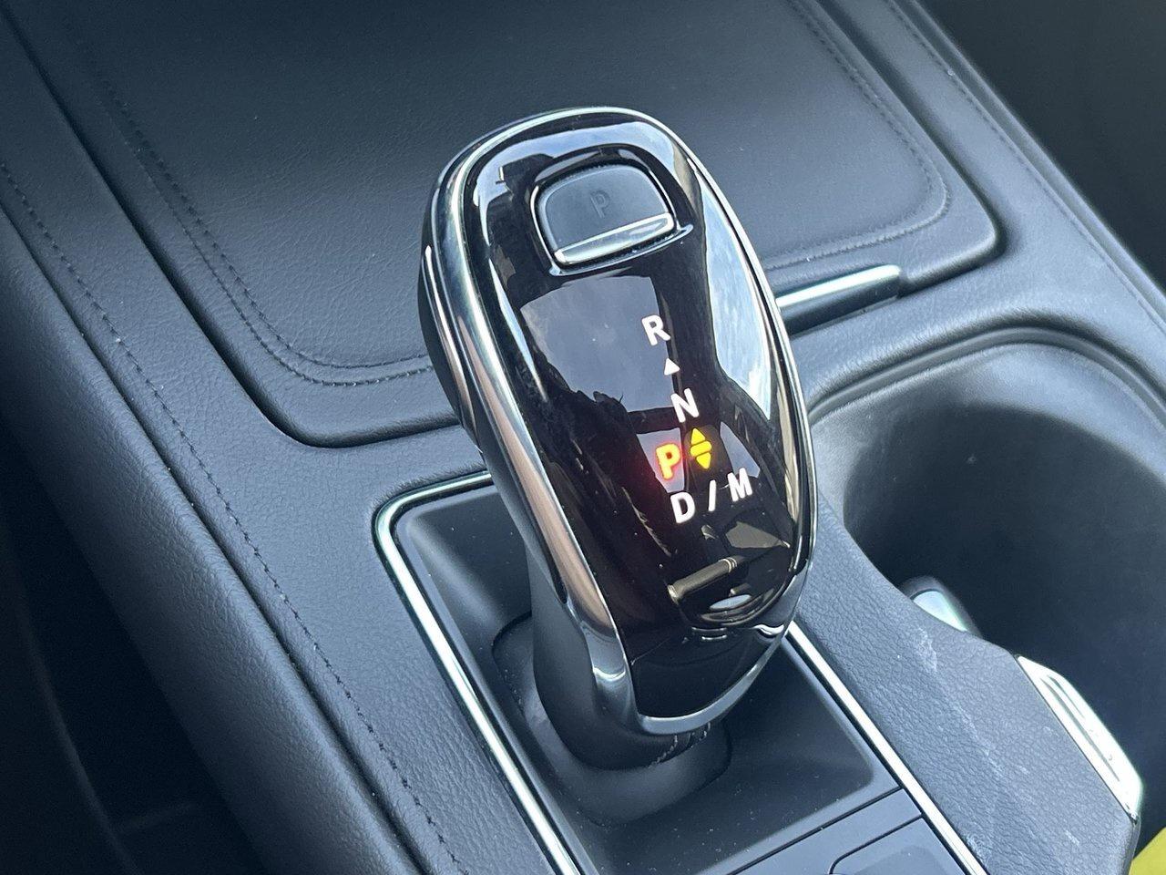 2024 Cadillac XT4 Premium Luxury Low KM Sunroof Rates from 4.99% Photo