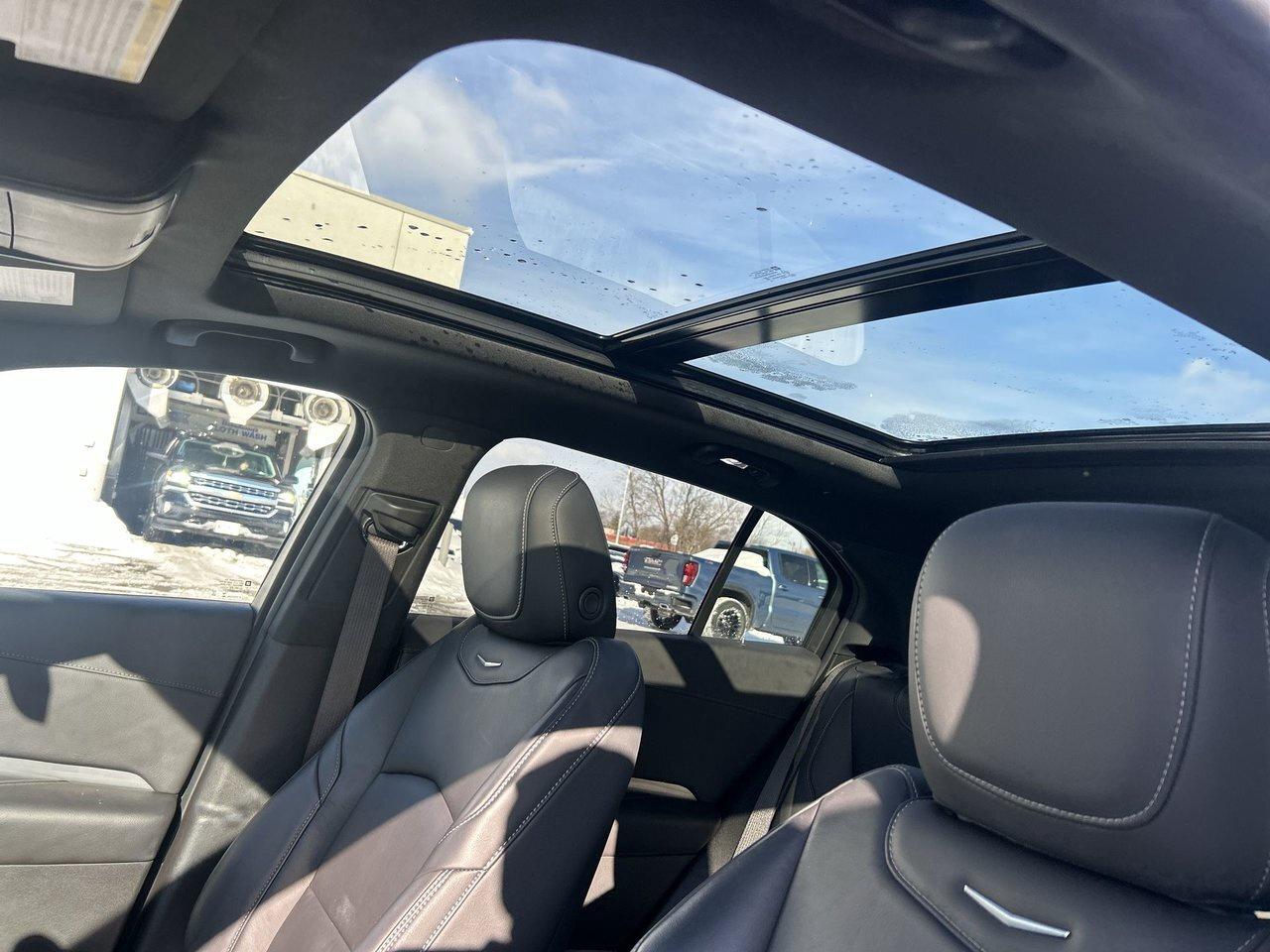 2024 Cadillac XT4 Premium Luxury Low KM Sunroof Rates from 4.99% Photo