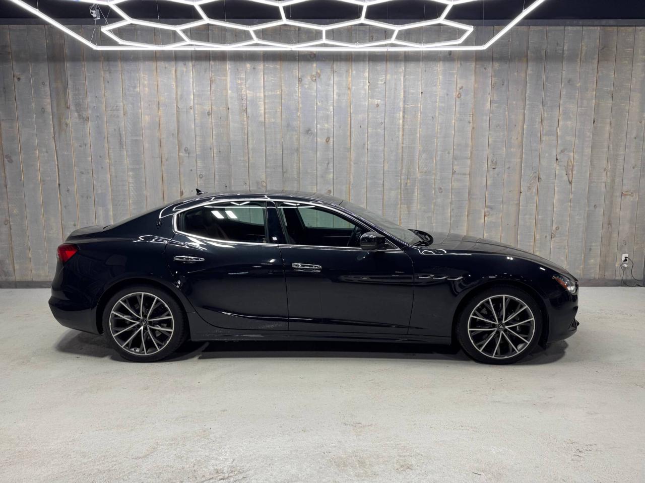 2022 Maserati Ghibli Modena Q4 3.0L 424HP  ONE OWNER  PRISTINE CONDITIO Photo