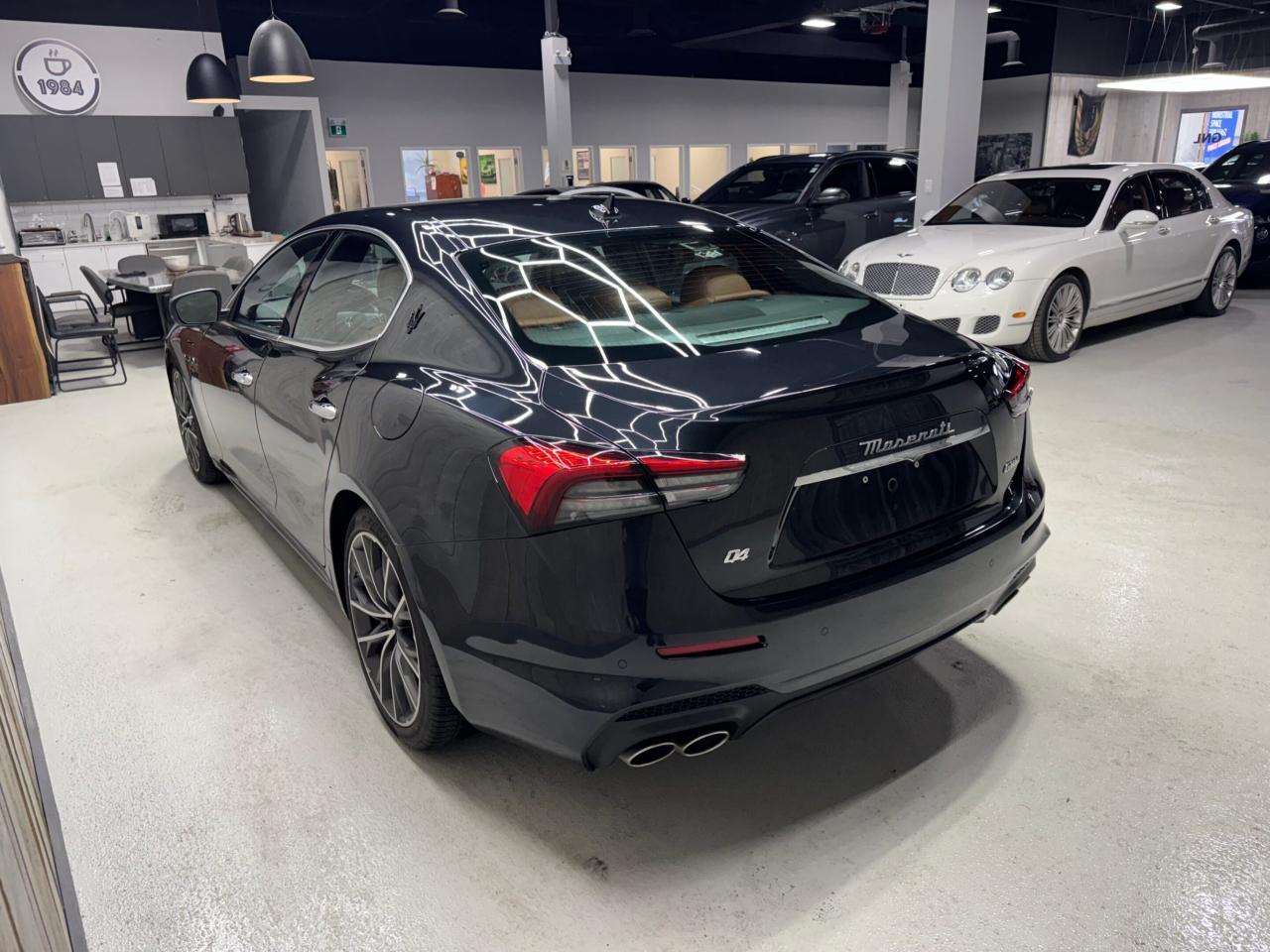 2022 Maserati Ghibli Modena Q4 3.0L 424HP  ONE OWNER  PRISTINE CONDITIO Photo