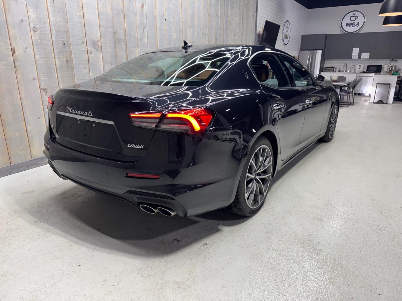 2022 Maserati Ghibli Modena Q4 3.0L 424HP  ONE OWNER  PRISTINE CONDITIO Photo