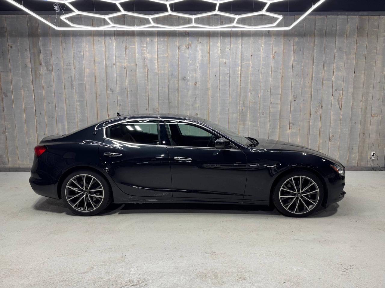 2022 Maserati Ghibli Modena Q4 3.0L 424HP  ONE OWNER  PRISTINE CONDITIO Photo