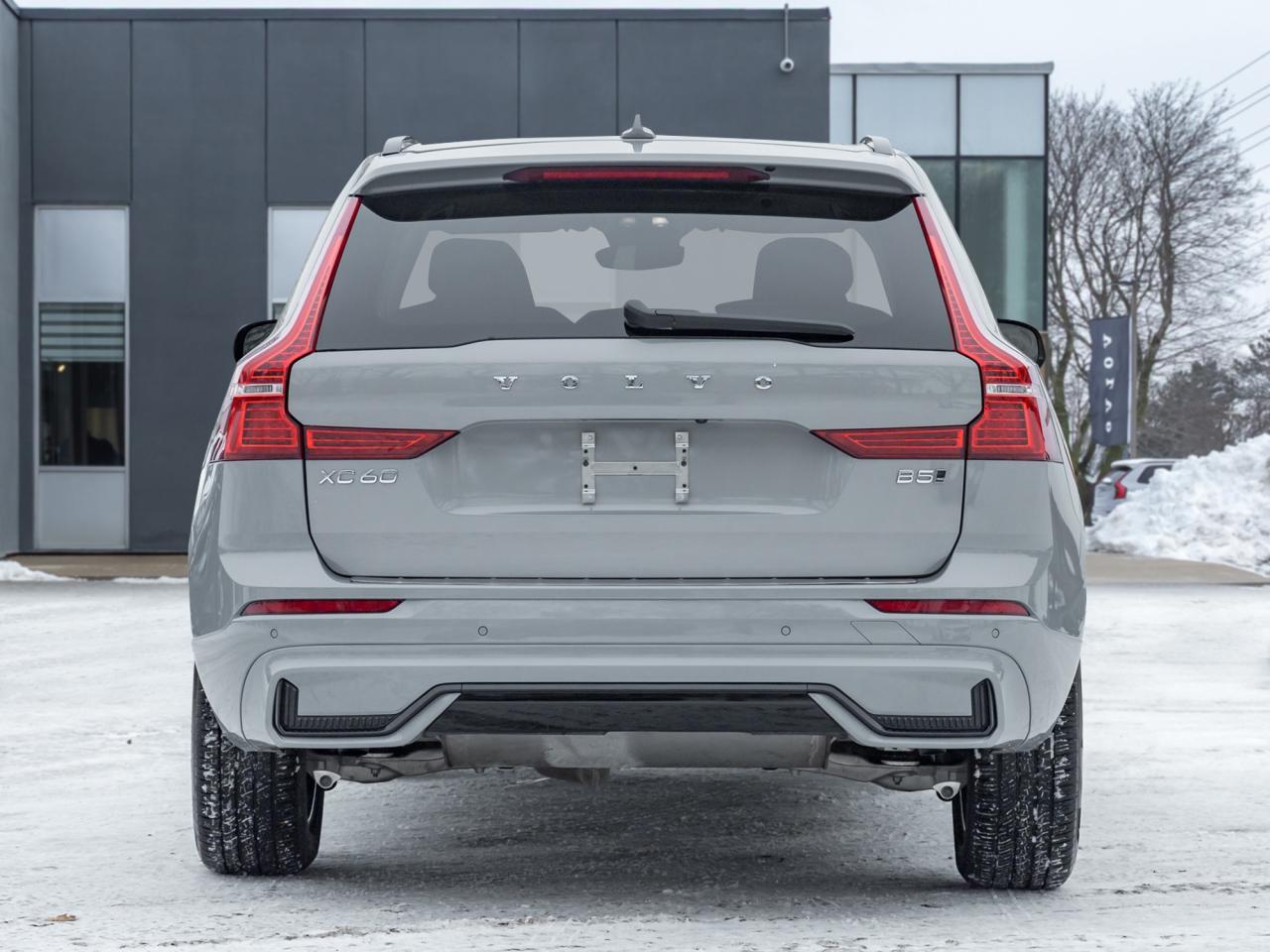 2025 Volvo XC60 B5 AWD Core Dark Theme 19" ALLOY WHEELS  VOLVO CPO Photo