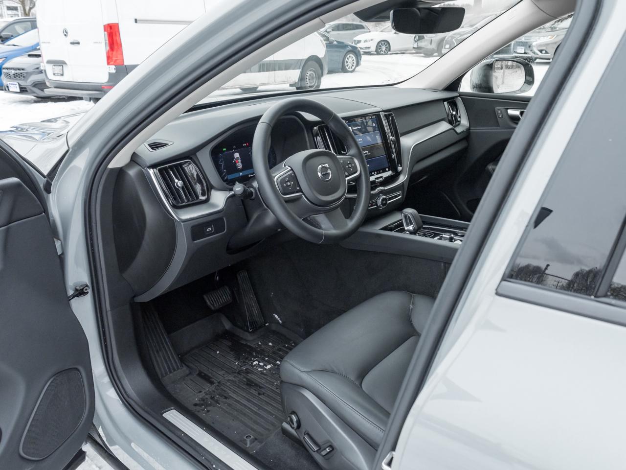 2025 Volvo XC60 B5 AWD Core Dark Theme 19" ALLOY WHEELS  VOLVO CPO Photo