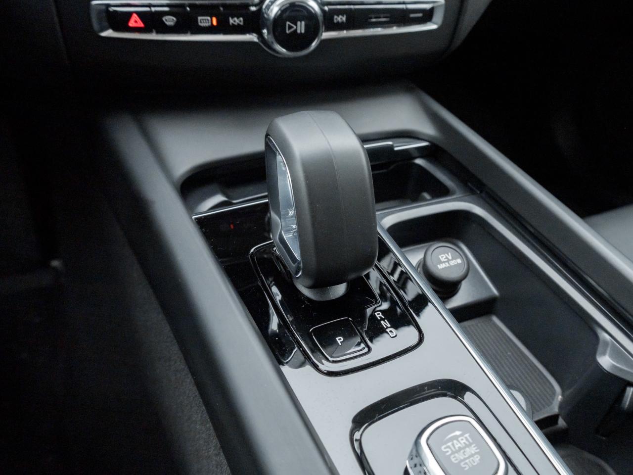 2025 Volvo XC60 B5 AWD Core Dark Theme 19" ALLOY WHEELS  VOLVO CPO Photo