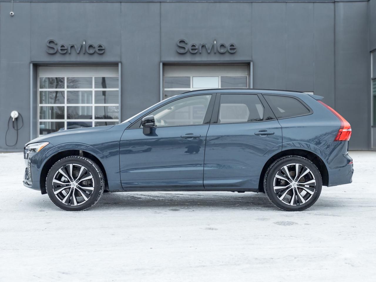 2025 Volvo XC60 B5 AWD Plus Dark Theme Photo