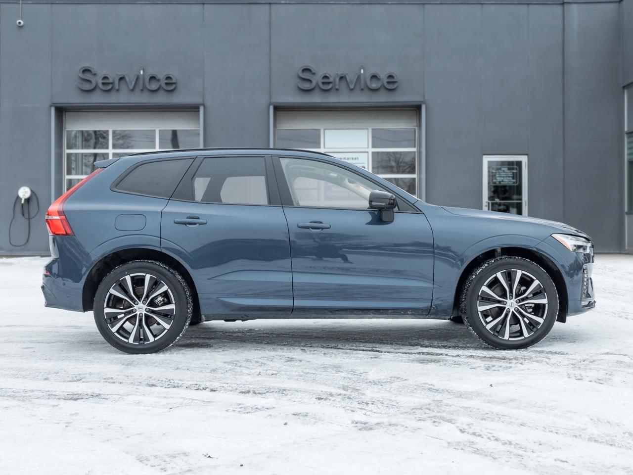 2025 Volvo XC60 B5 AWD Plus Dark Theme Photo