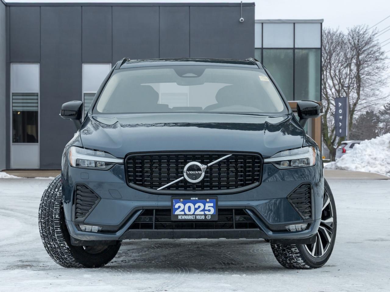 2025 Volvo XC60 B5 AWD Plus Dark Theme Photo