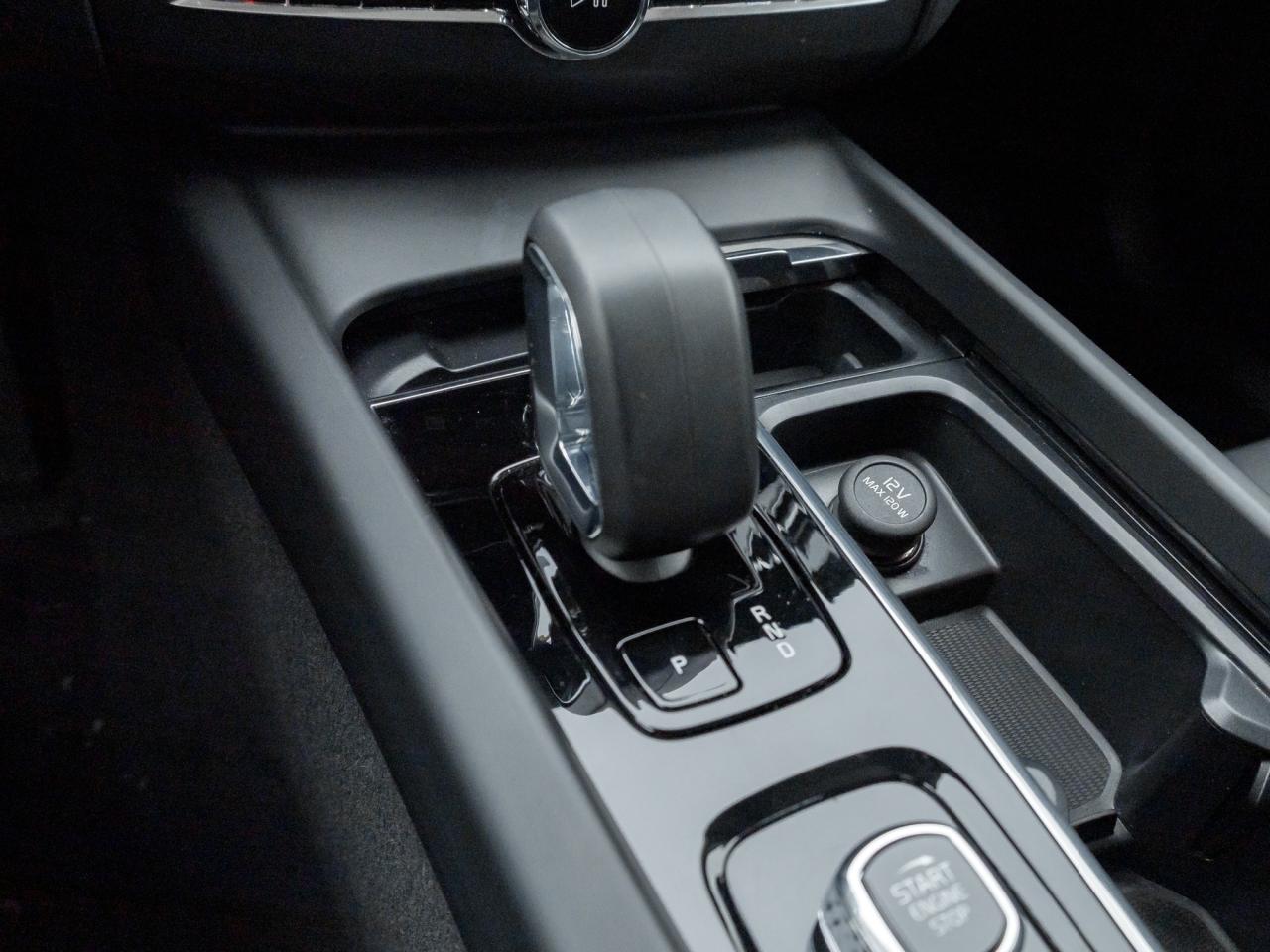 2025 Volvo XC60 B5 AWD Plus Dark Theme Photo