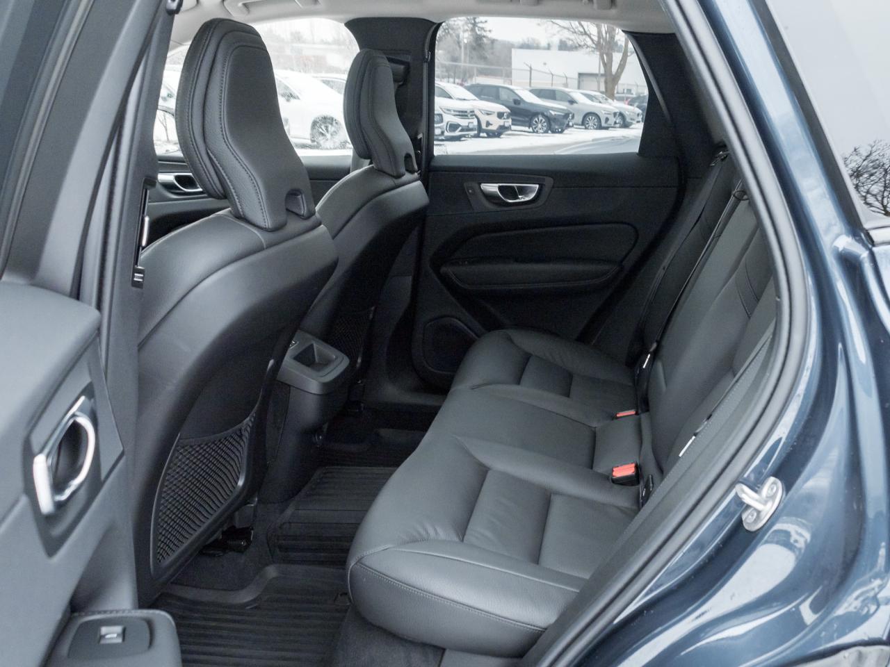 2025 Volvo XC60 B5 AWD Plus Dark Theme Photo