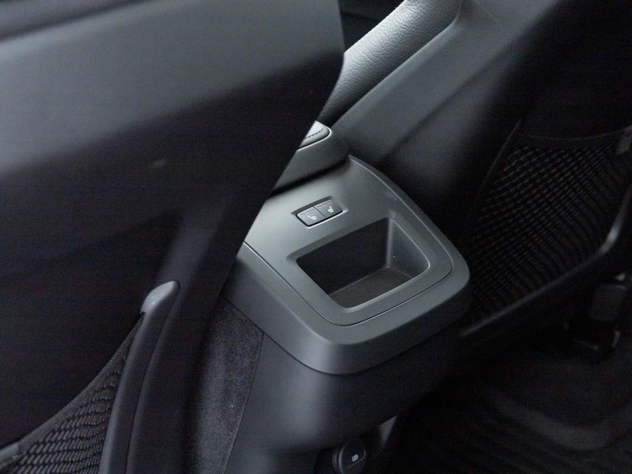 2025 Volvo XC60 B5 AWD Plus Dark Theme Photo