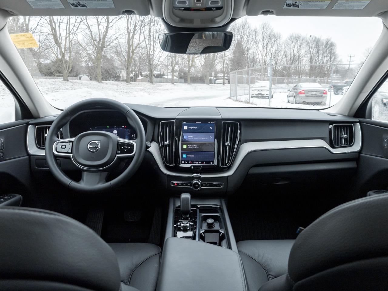 2025 Volvo XC60 B5 AWD Plus Dark Theme Photo
