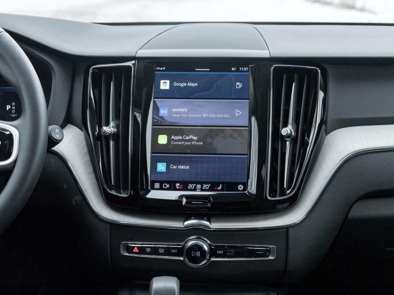 2025 Volvo XC60 B5 AWD Plus Dark Theme Photo