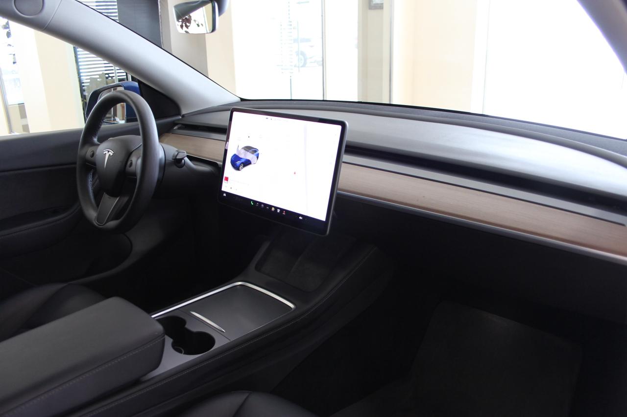 2022 Tesla Model Y Performance AWD Photo3