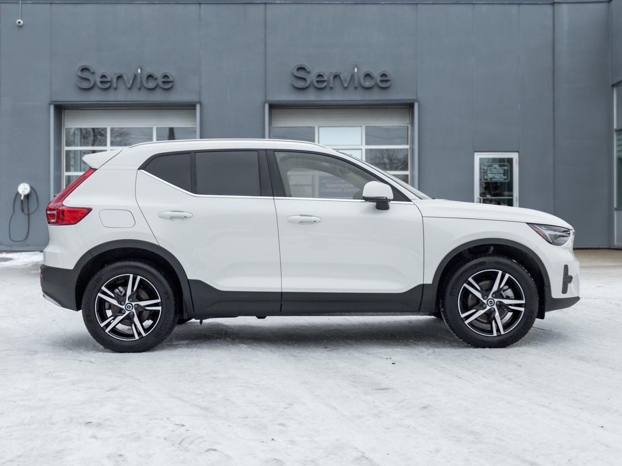 2025 Volvo XC40 B5 AWD Bright Theme  CPO FINANCE RATE fr 3.49%* Photo4