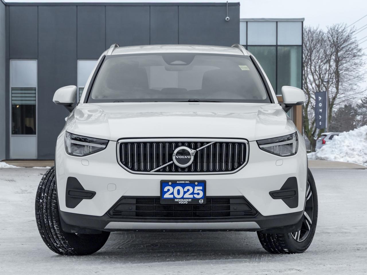 2025 Volvo XC40 B5 AWD Bright Theme  CPO FINANCE RATE fr 3.49%* Photo