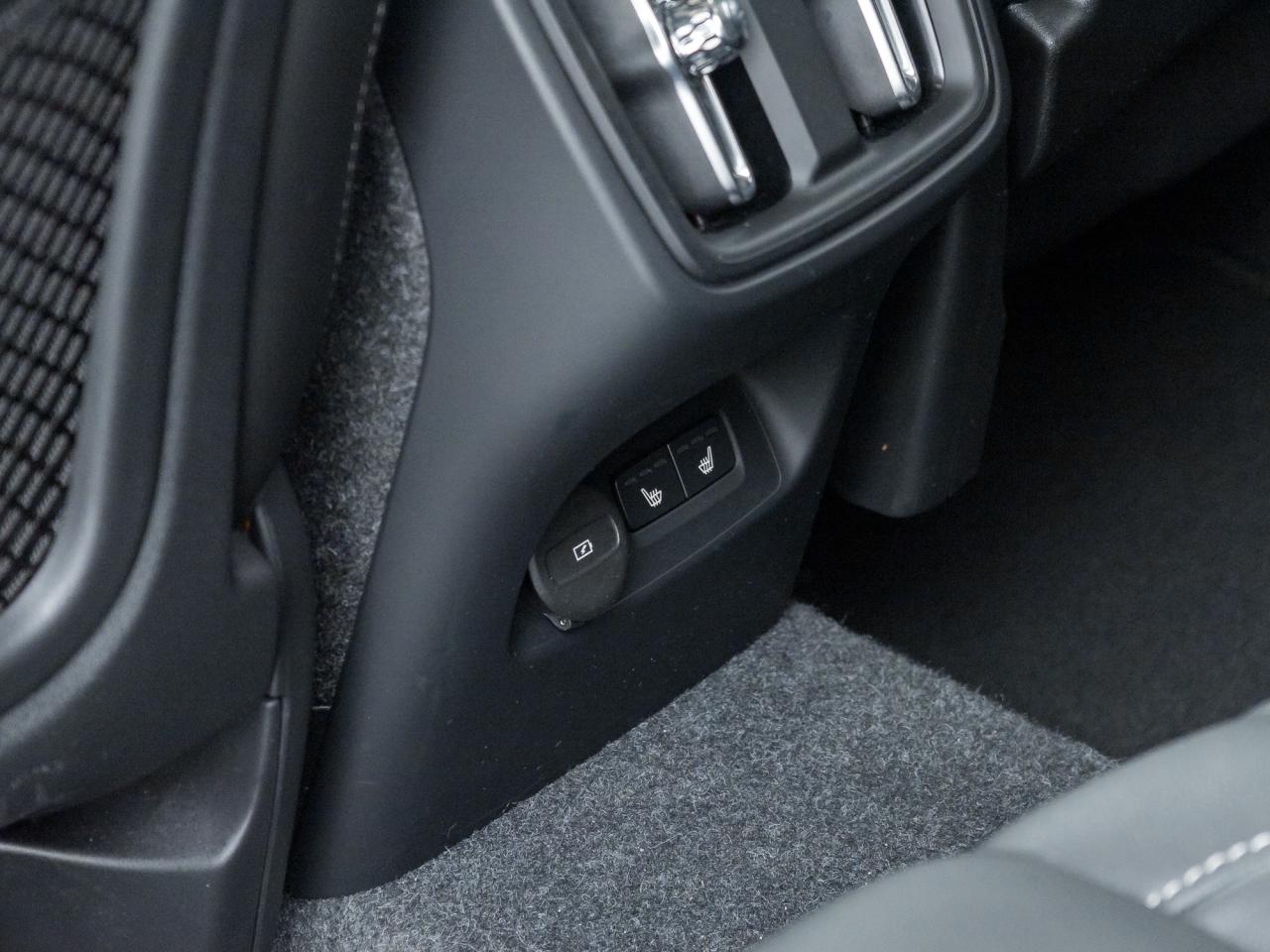 2025 Volvo XC40 B5 AWD Bright Theme  CPO FINANCE RATE fr 3.49%* Photo