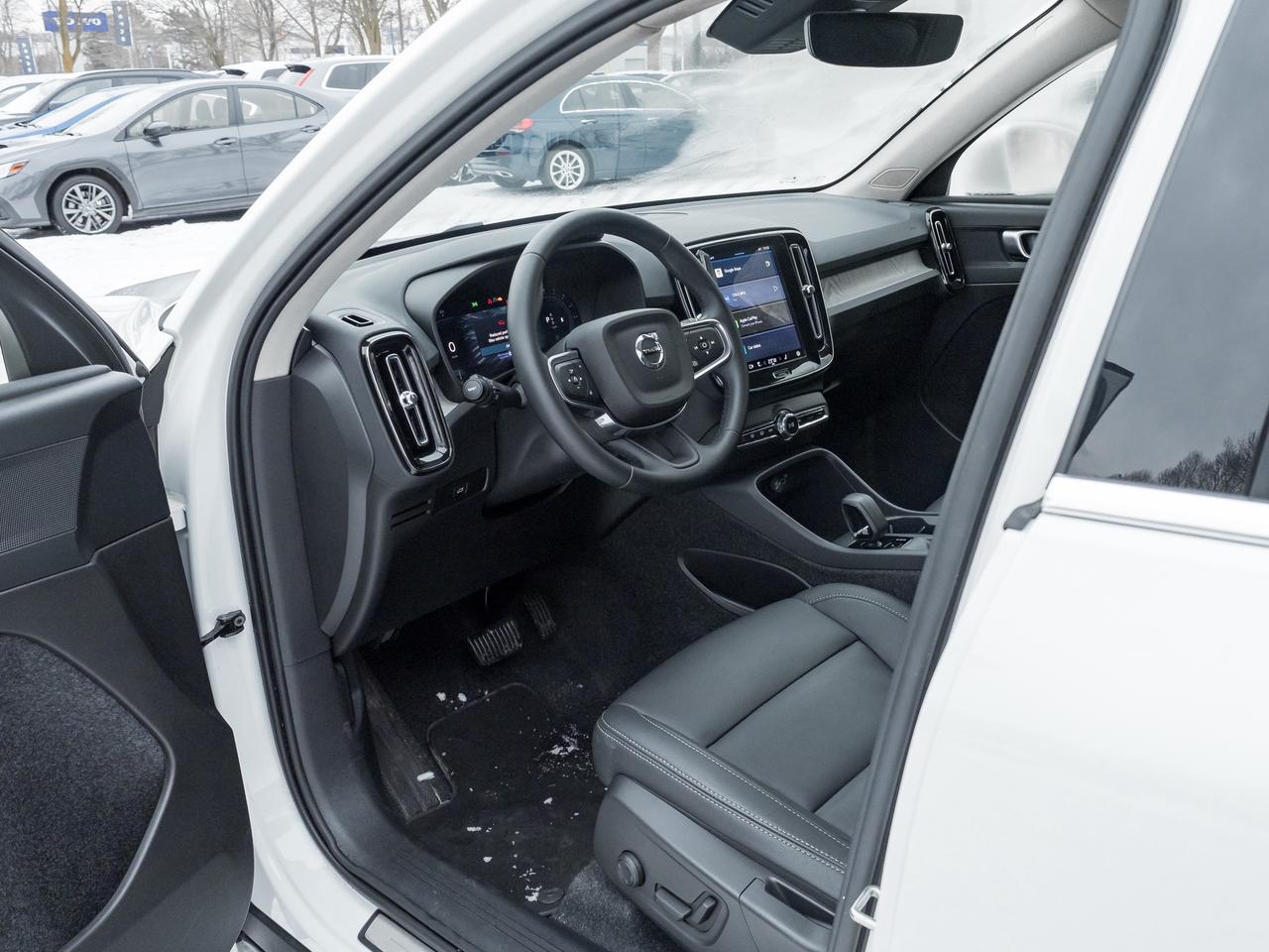 2025 Volvo XC40 B5 AWD Bright Theme  CPO FINANCE RATE fr 3.49%* Photo