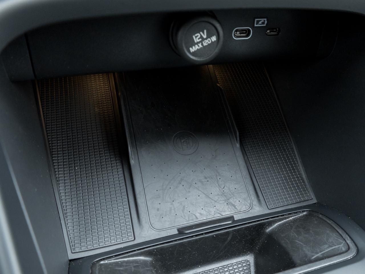 2025 Volvo XC40 B5 AWD Bright Theme  CPO FINANCE RATE fr 3.49%* Photo