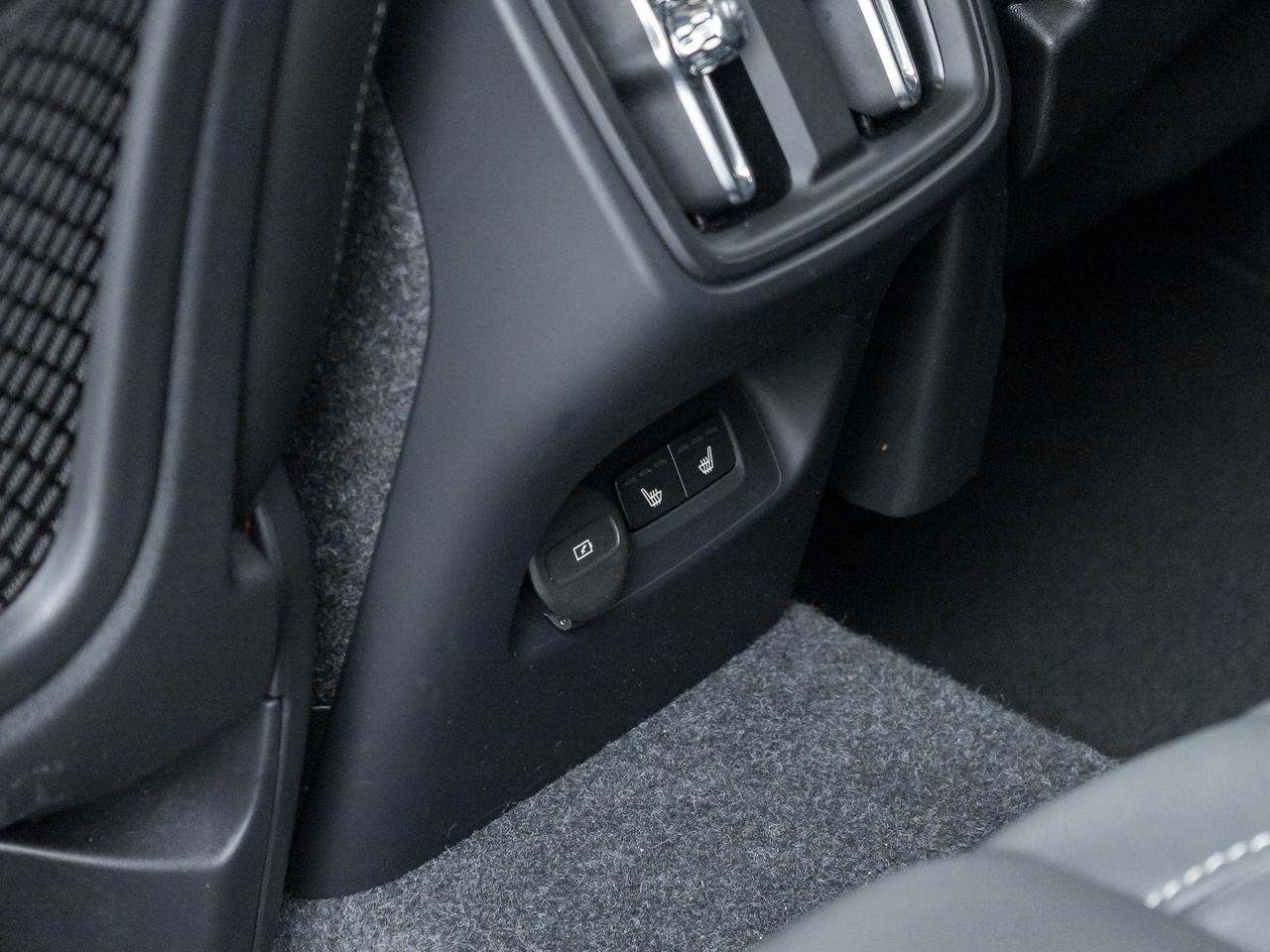 2025 Volvo XC40 B5 AWD Bright Theme  CPO FINANCE RATE fr 3.49%* Photo