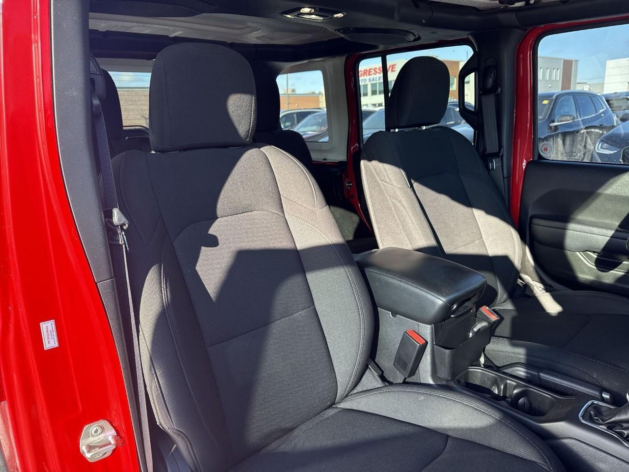 2023 Jeep Wrangler SPORT Photo