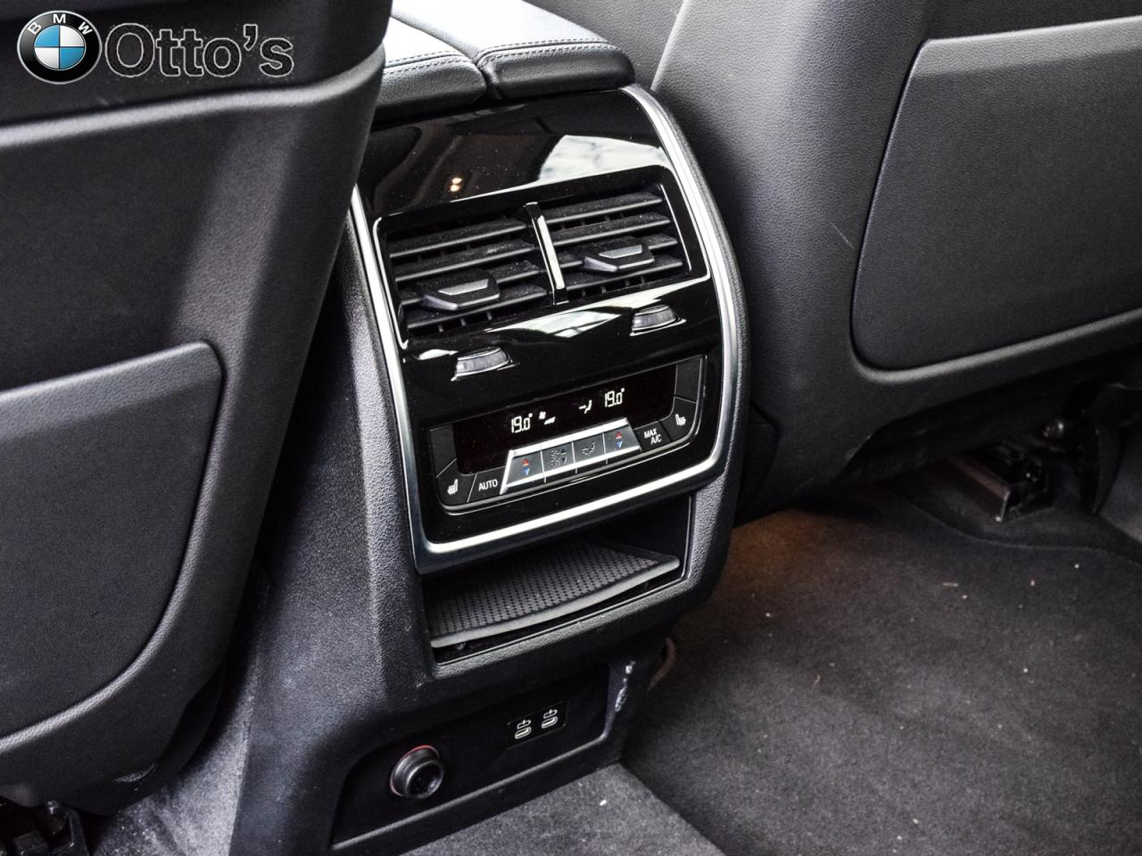 2022 BMW X7 xDrive40i Premium Enhanced Package 22inch Lt/Aly W Photo