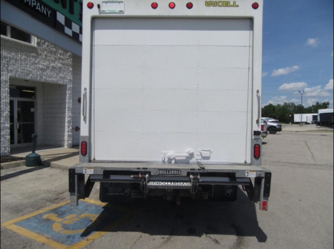 2023 Ford Super Duty E-450 DRW GAS 16FT HIGH BOX LIFTGATE & NEW REEFER SYSTEM Photo