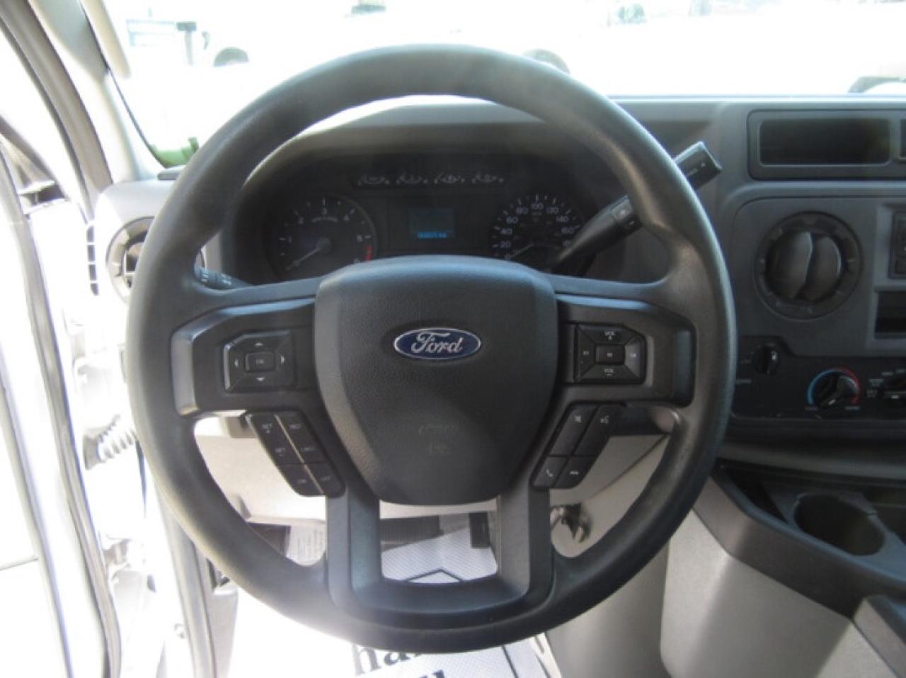 2023 Ford Super Duty E-450 DRW GAS 16FT HIGH BOX LIFTGATE & NEW REEFER SYSTEM Photo