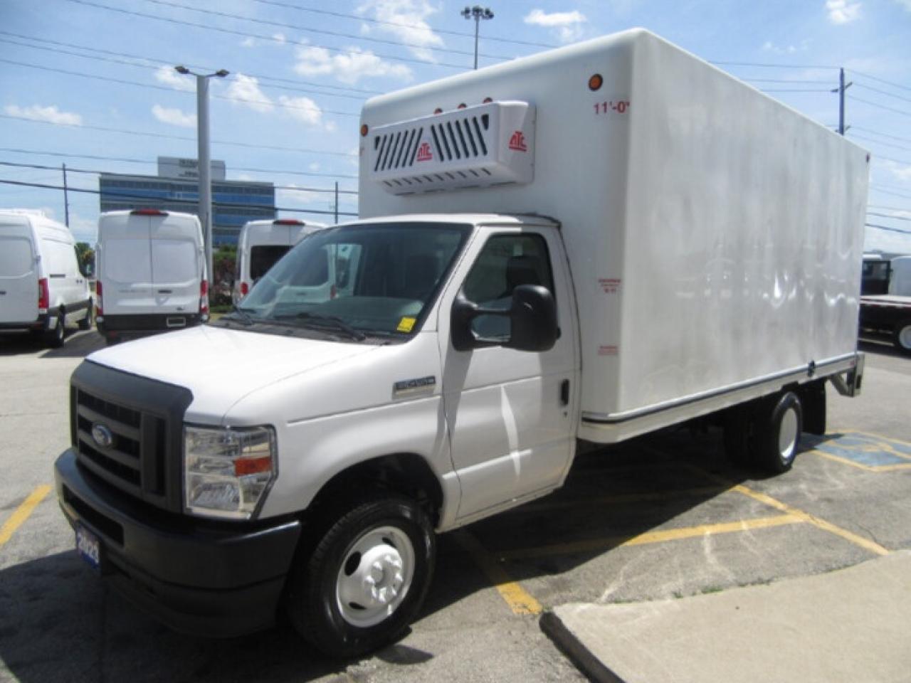 2023 Ford Super Duty E-450 DRW GAS 16FT HIGH BOX LIFTGATE & NEW REEFER SYSTEM Photo