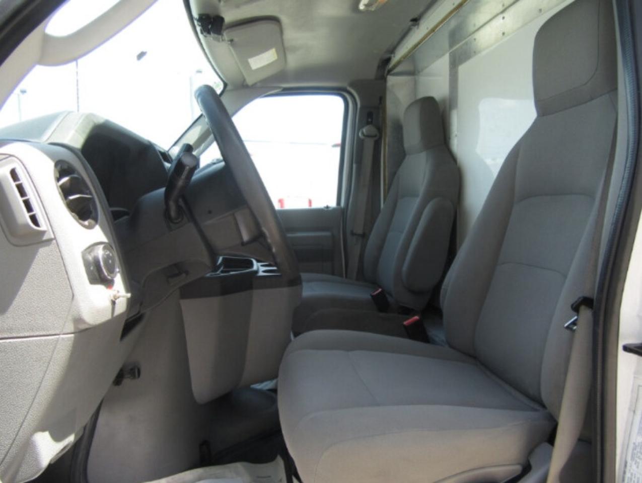 2023 Ford Super Duty E-450 DRW GAS 16FT HIGH BOX LIFTGATE & NEW REEFER SYSTEM Photo