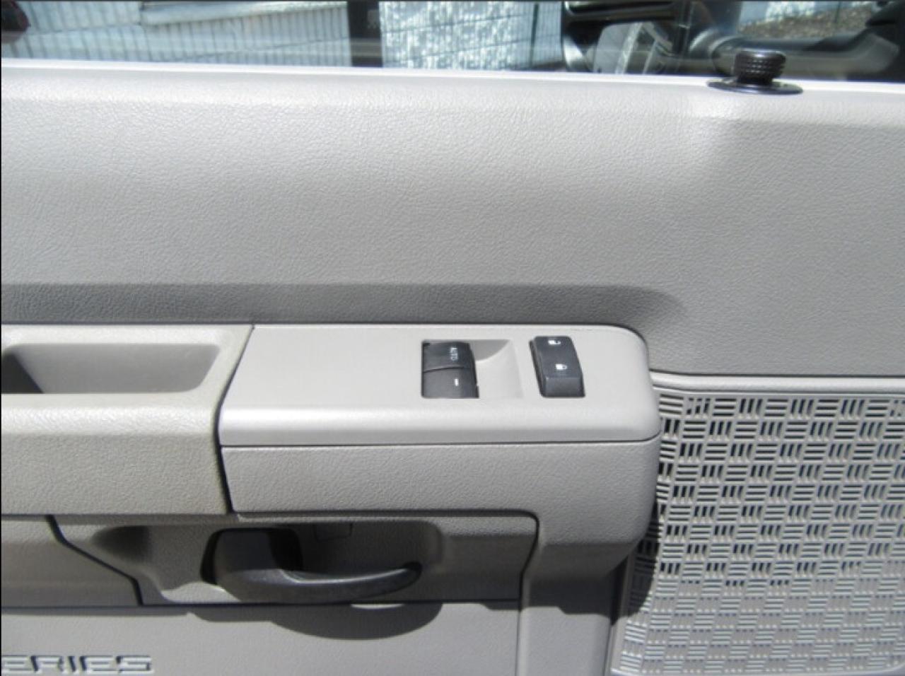 2023 Ford Super Duty E-450 DRW GAS 16FT HIGH BOX LIFTGATE & NEW REEFER SYSTEM Photo