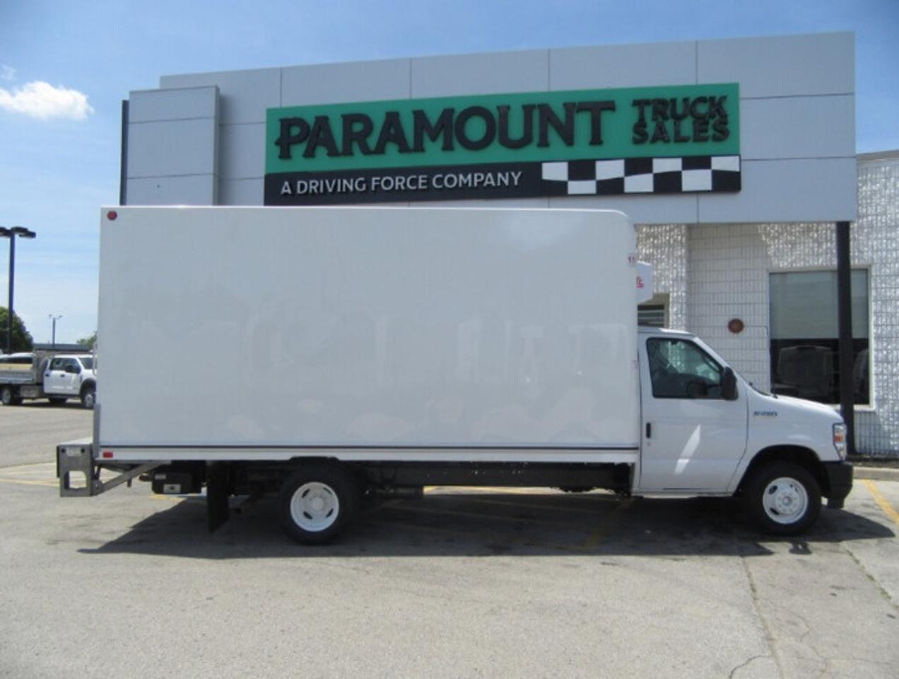 2023 Ford Super Duty E-450 DRW GAS 16FT HIGH BOX LIFTGATE & NEW REEFER SYSTEM Photo